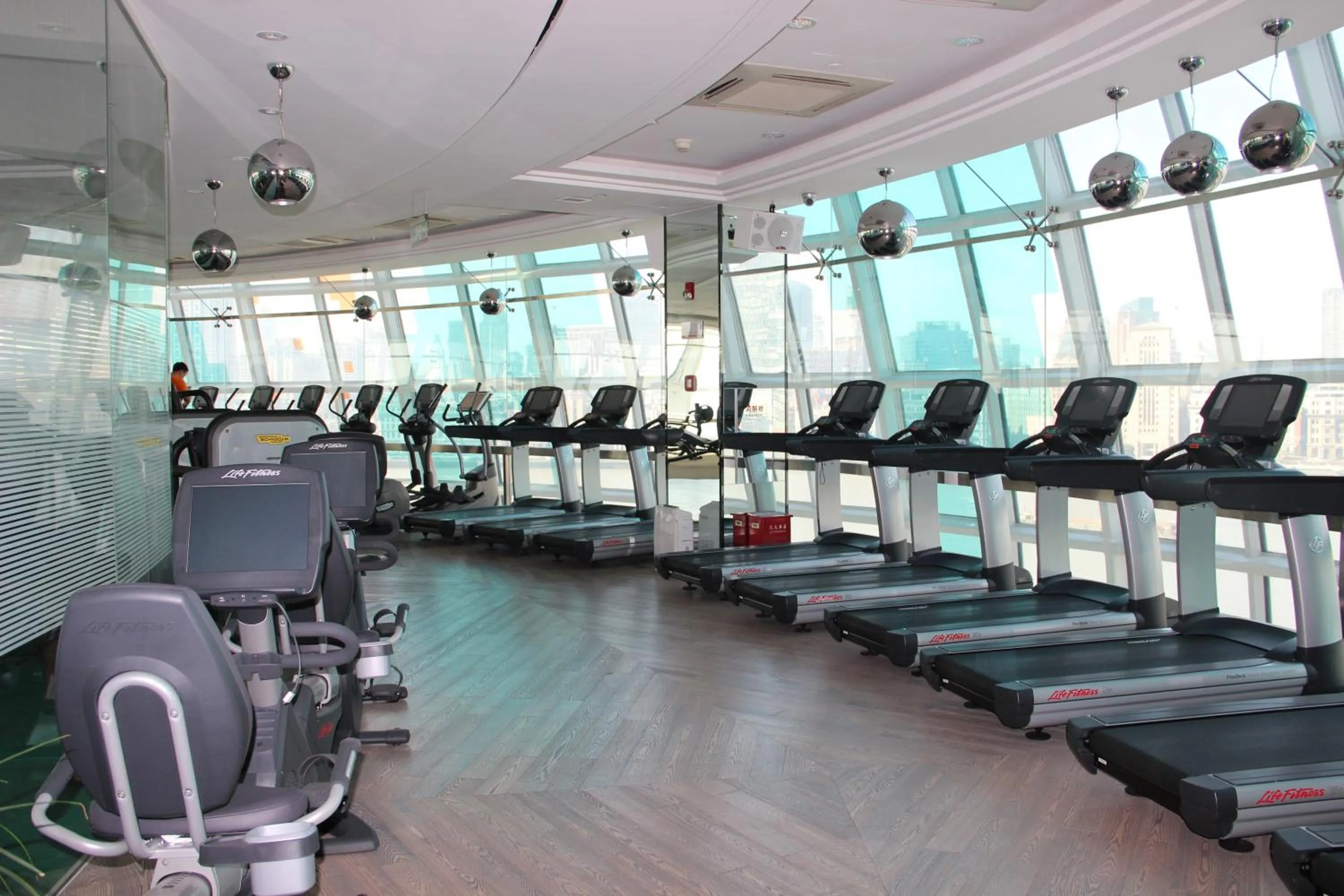 Fitness centre/facilities in Oriental Riverside Bund View Hotel (Shanghai International Convention Center)
