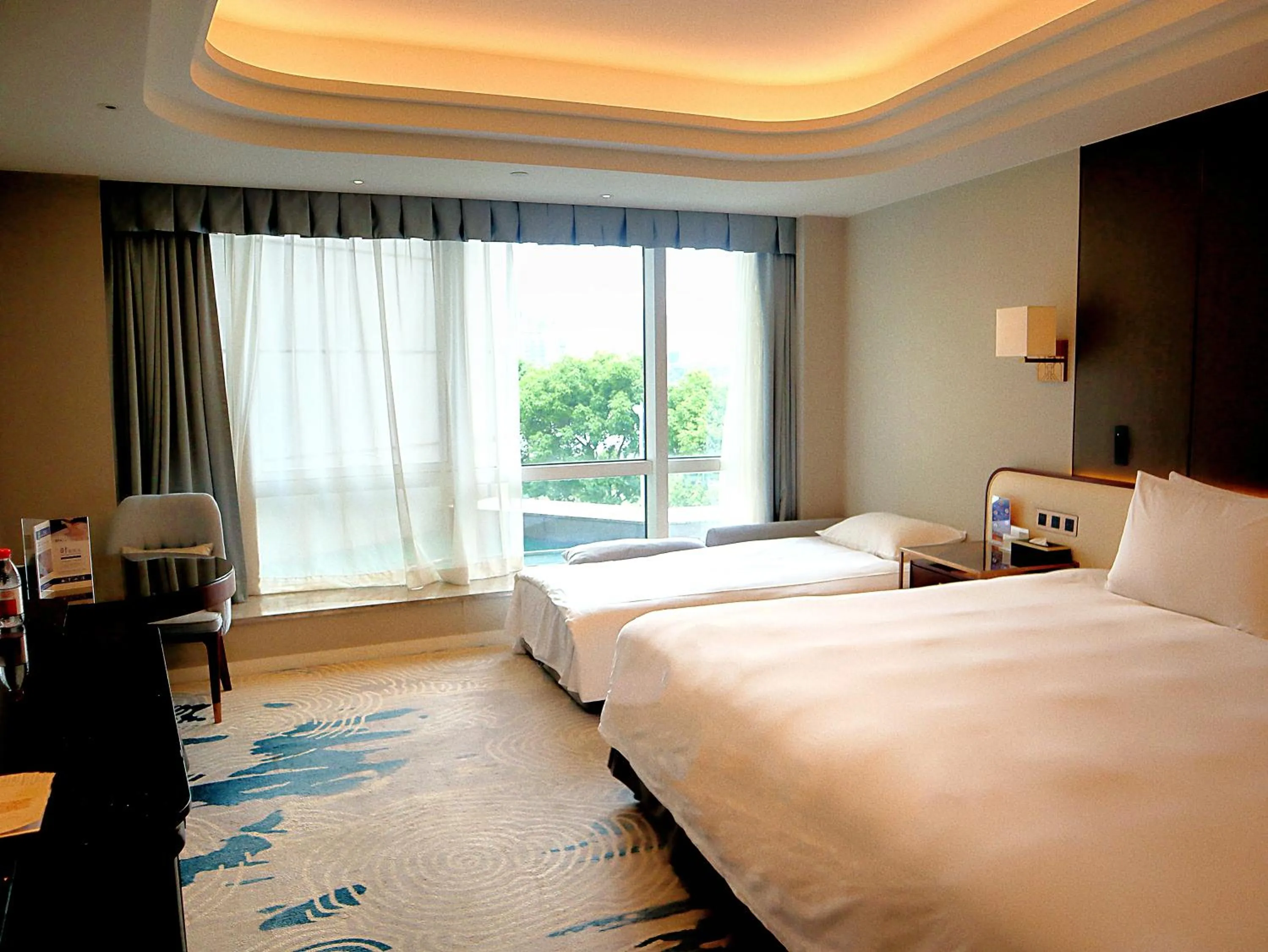 Bed in Oriental Riverside Bund View Hotel (Shanghai International Convention Center)