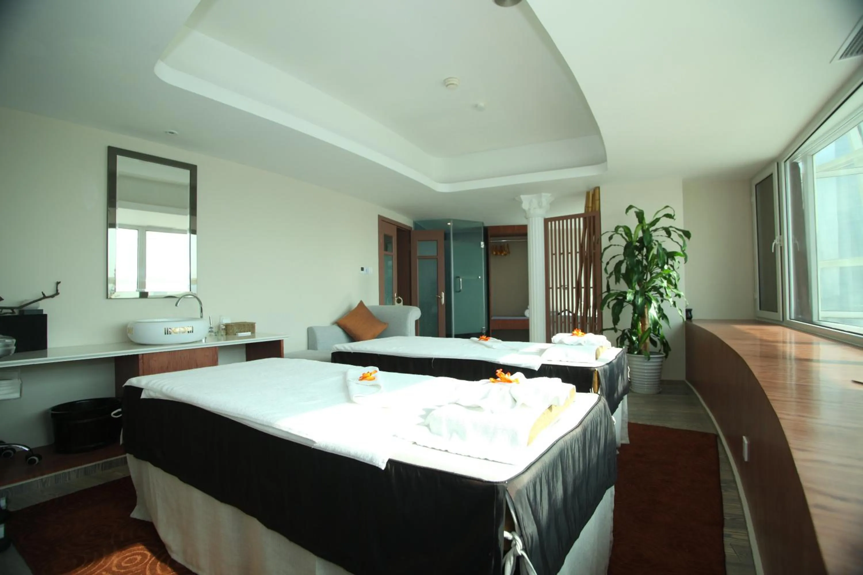 Spa and wellness centre/facilities, Bed in Oriental Riverside Bund View Hotel (Shanghai International Convention Center)