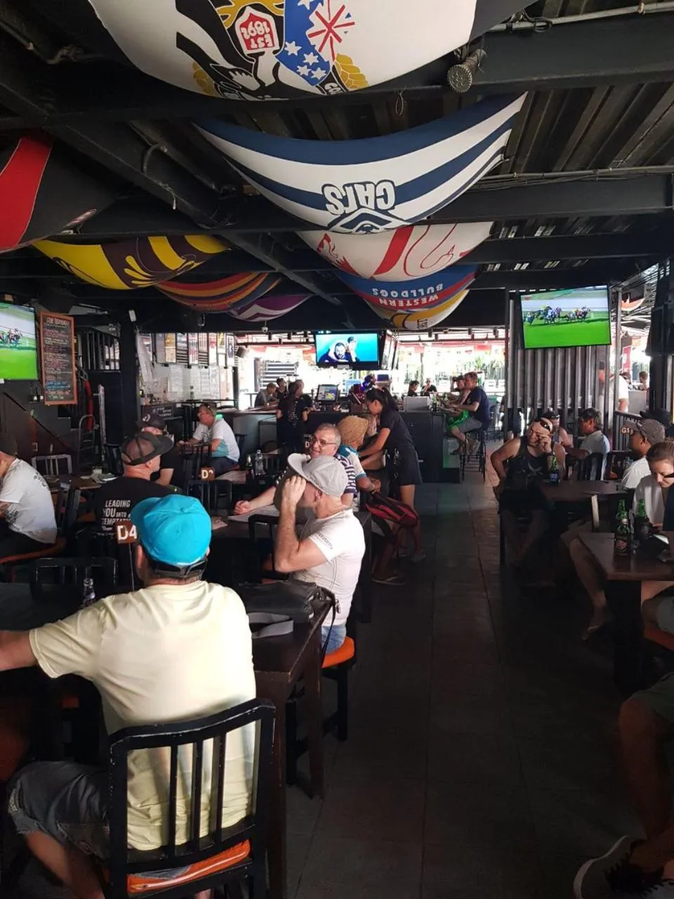 Restaurant/places to eat in New Garden View Resort