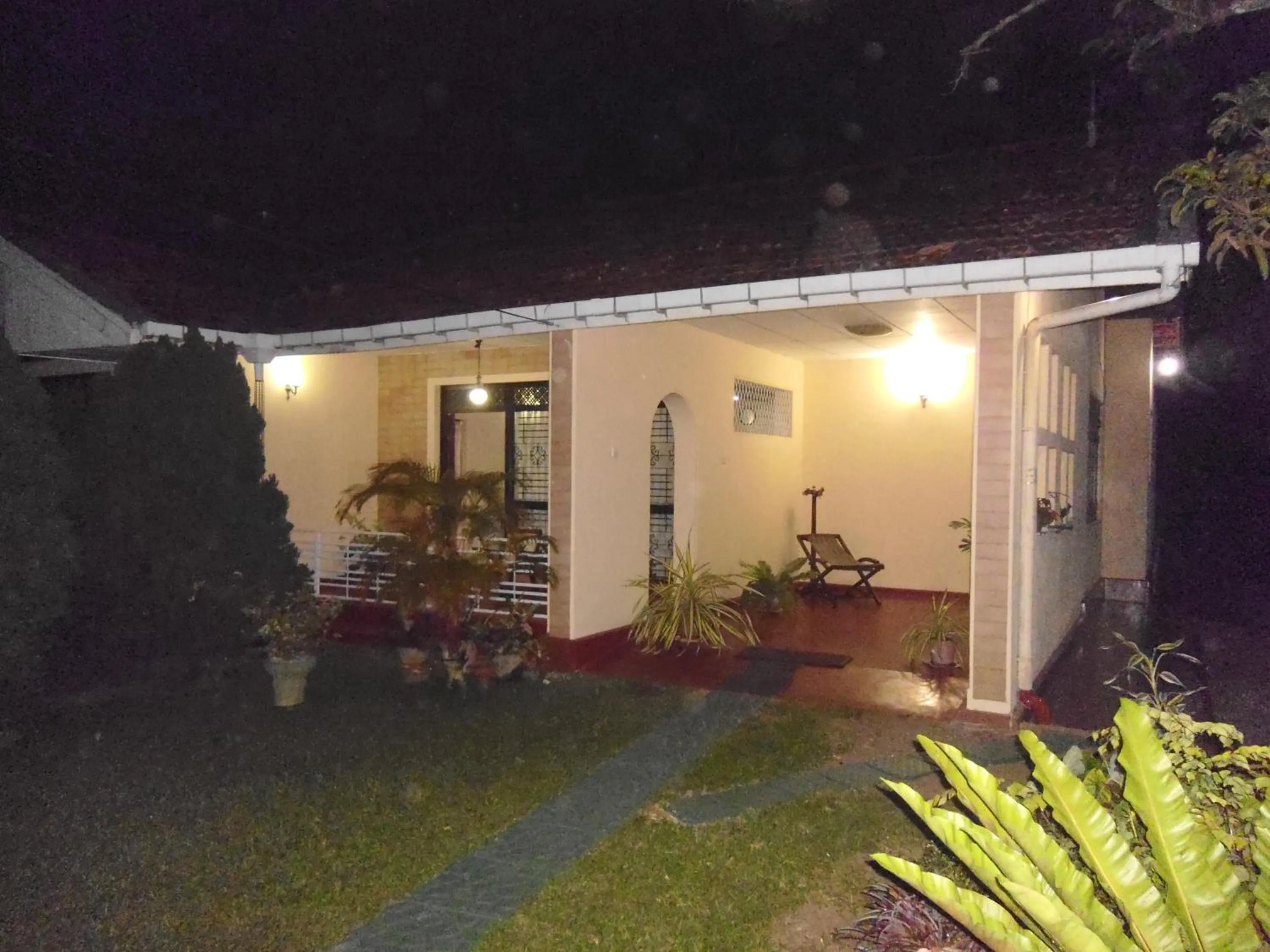 Property building in Mama's Hostel by Taprobane