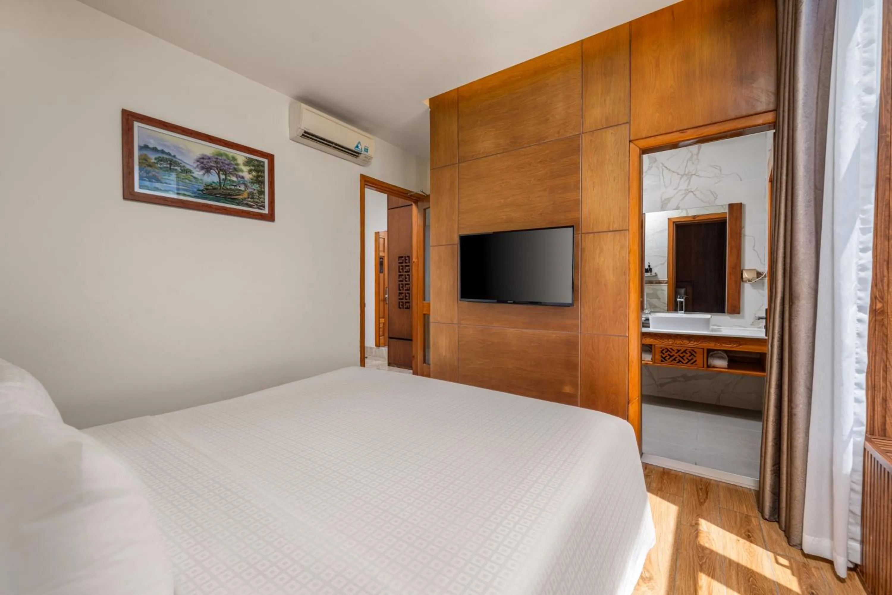 Photo of the whole room, Bed in Nhu Minh Plaza Danang Hotel