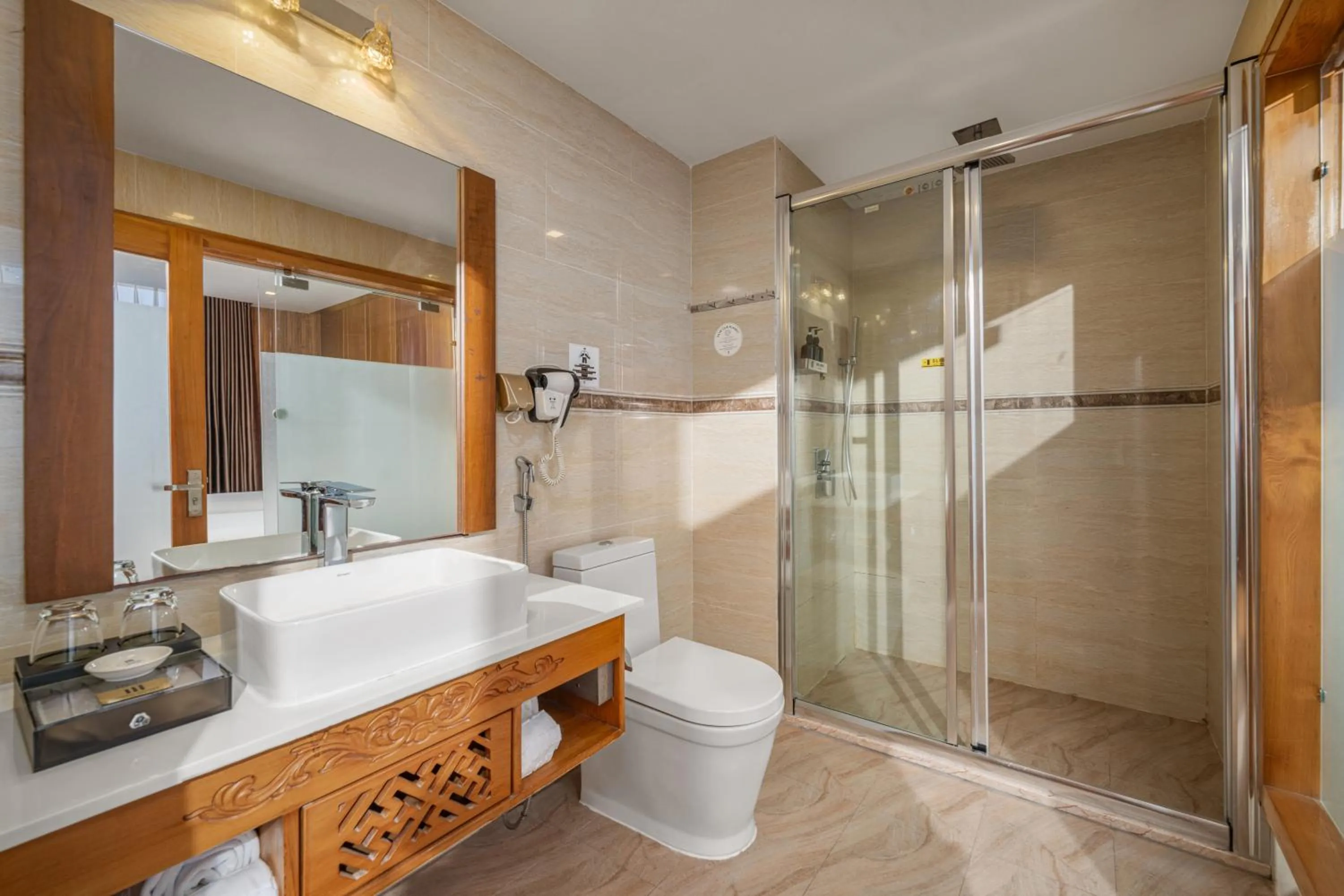 Shower in Nhu Minh Plaza Danang Hotel