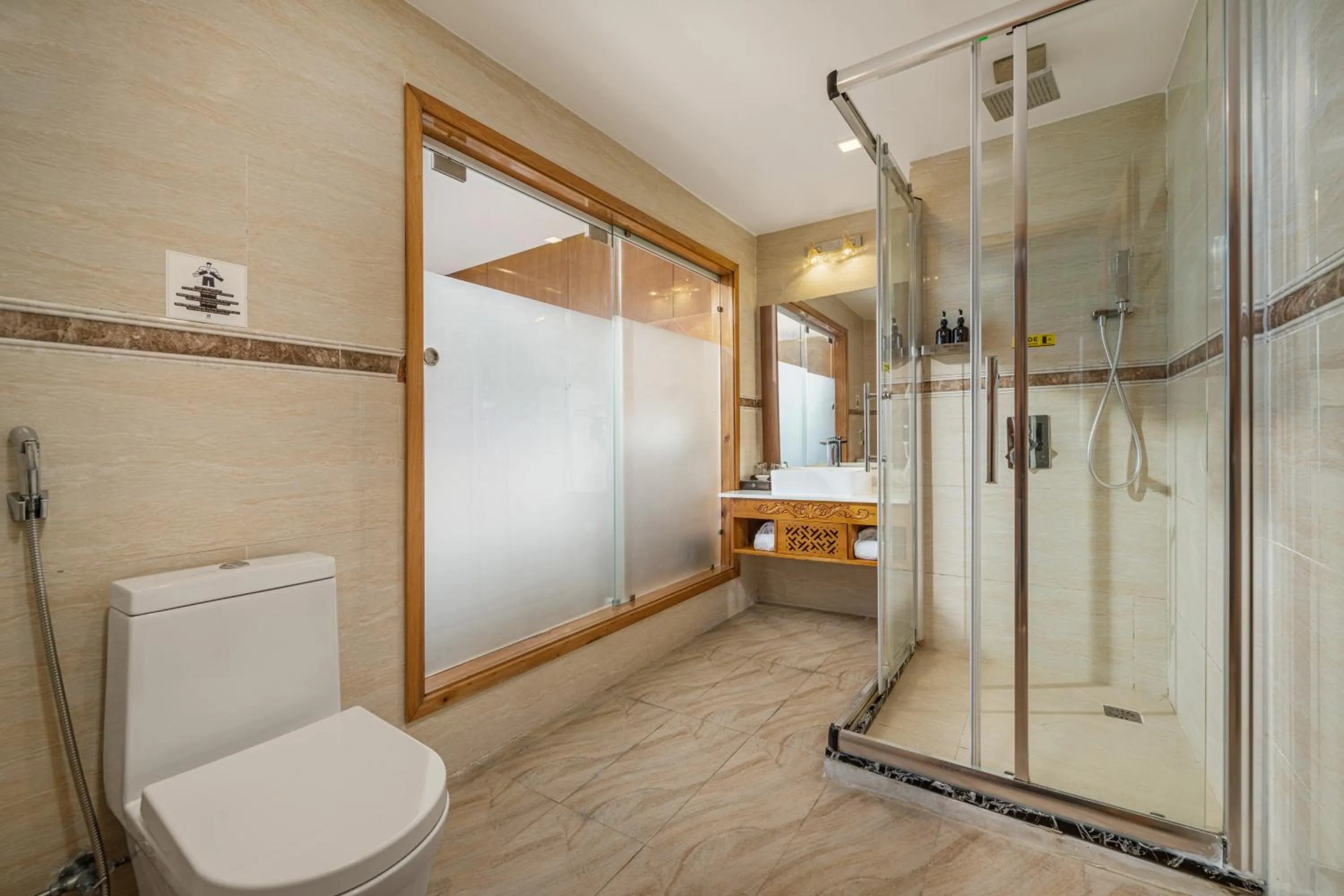 Shower in Nhu Minh Plaza Danang Hotel