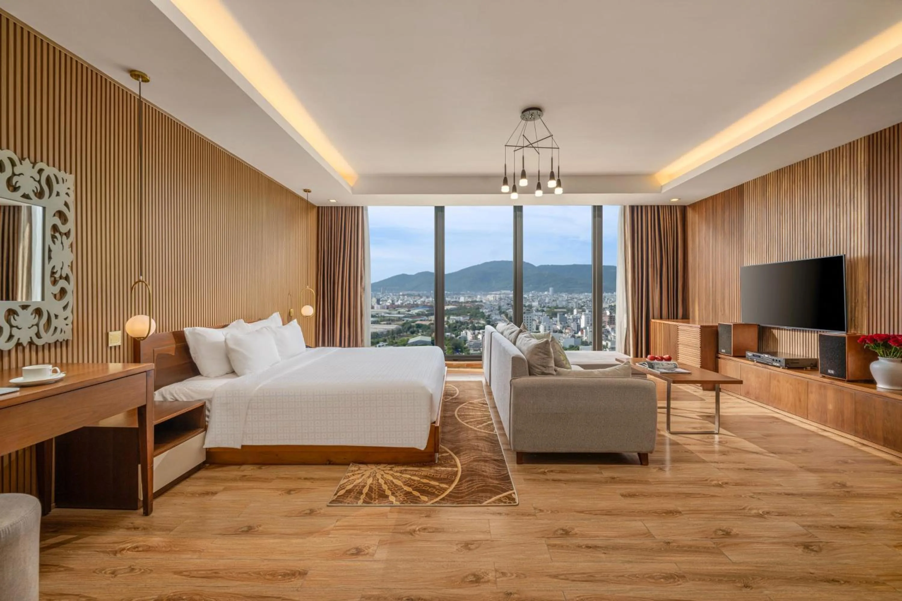 Photo of the whole room, Bed in Nhu Minh Plaza Danang Hotel