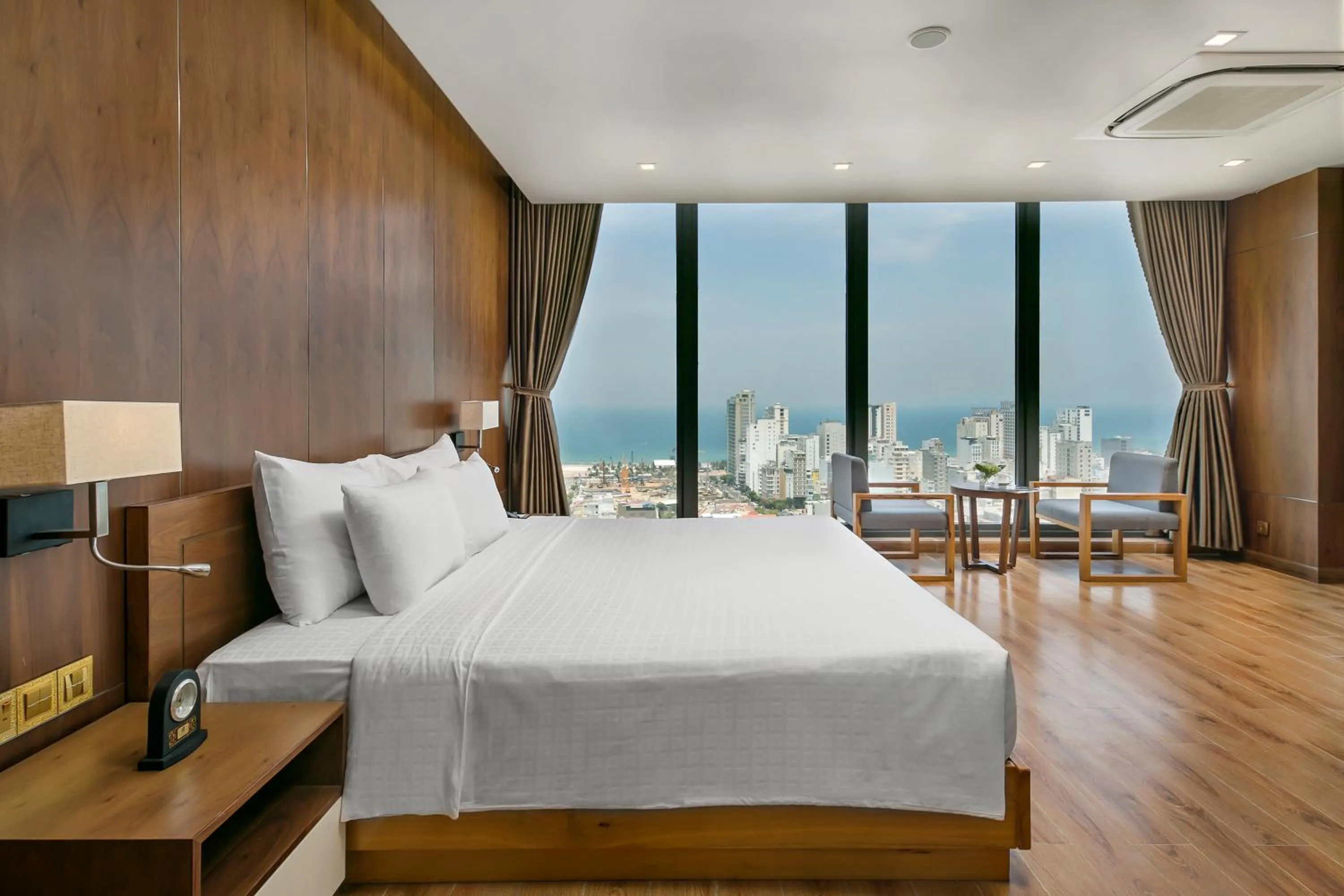 Photo of the whole room, Bed in Nhu Minh Plaza Danang Hotel