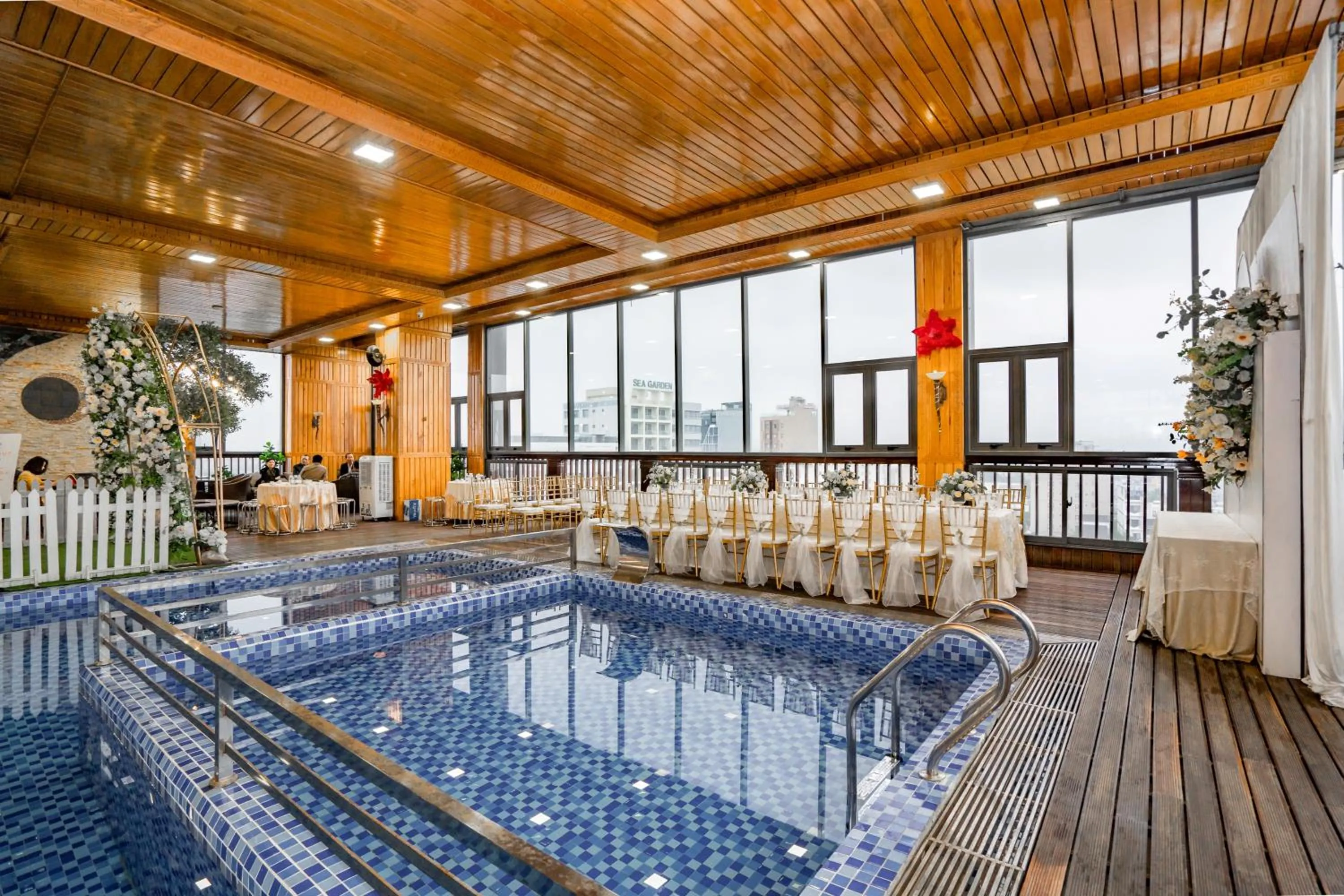 Swimming pool in Nhu Minh Plaza Danang Hotel