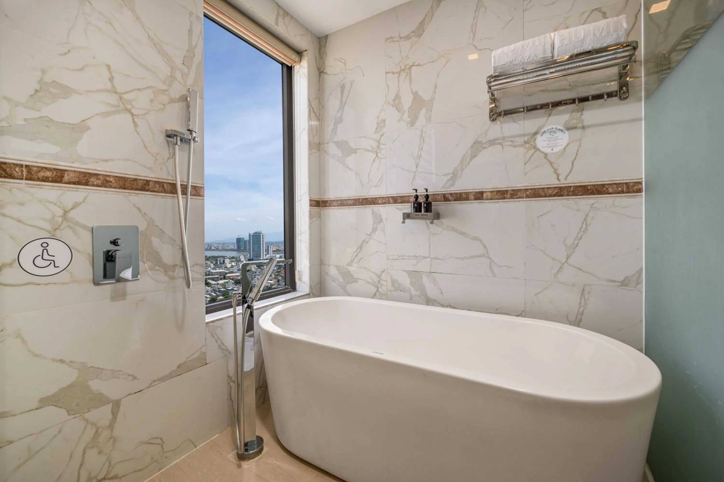 Bath in Nhu Minh Plaza Danang Hotel