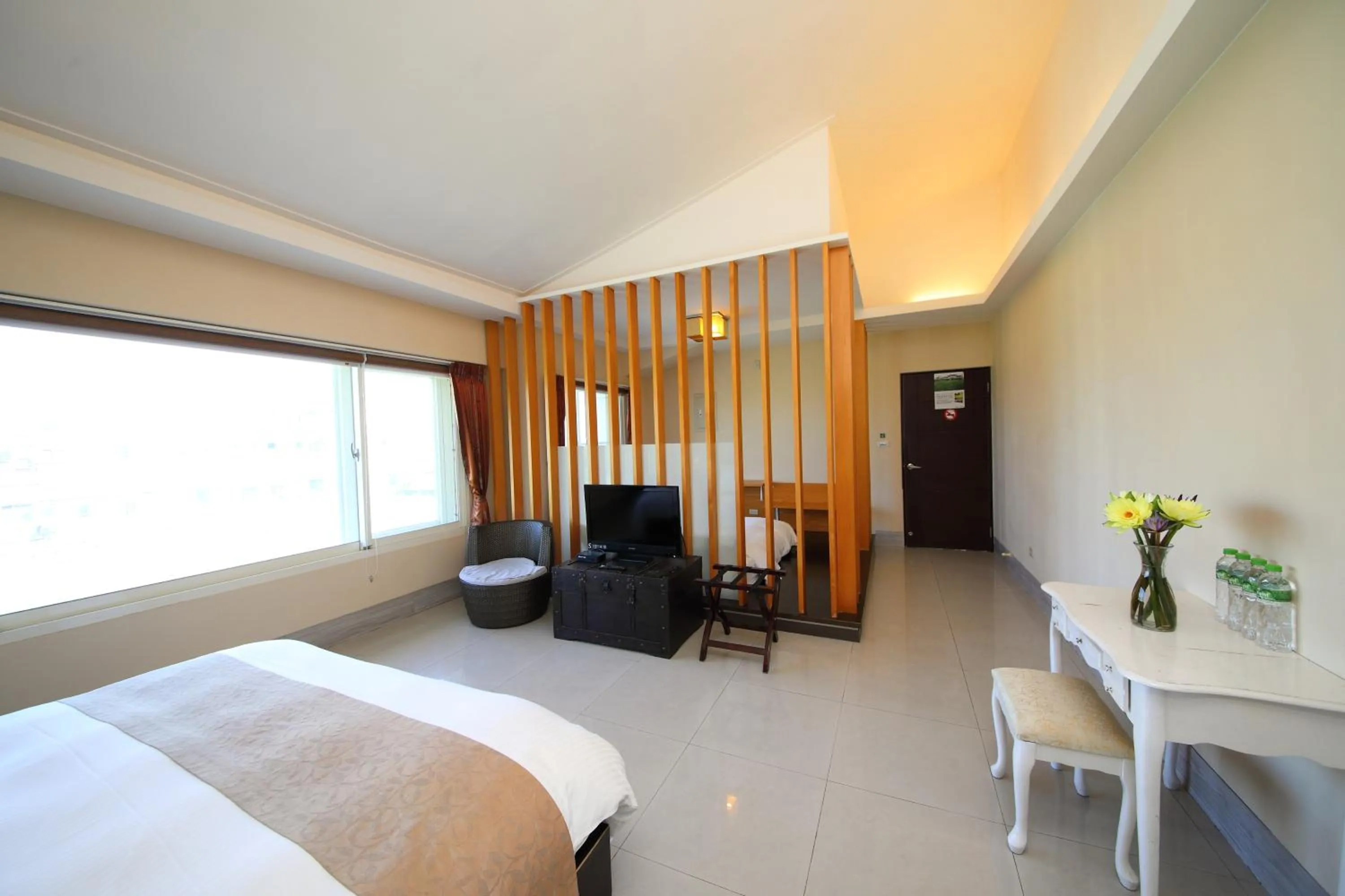 Photo of the whole room, Bed in Yue Ya Guan Homestay