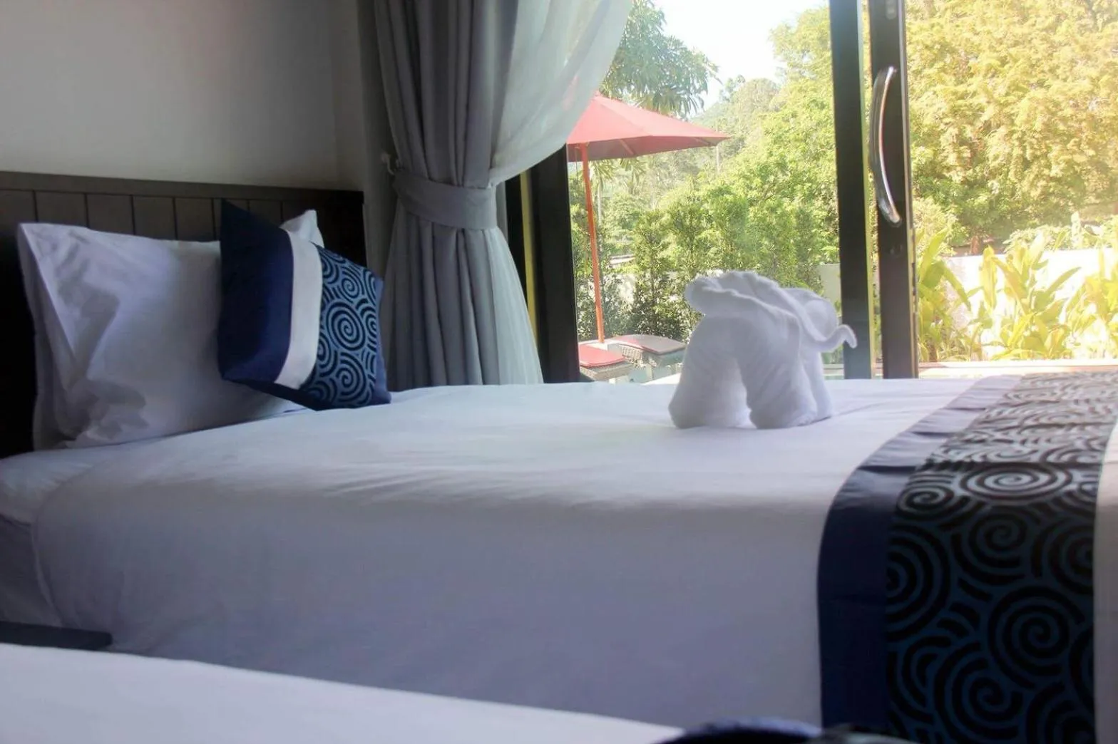 Bed in Amarina Green