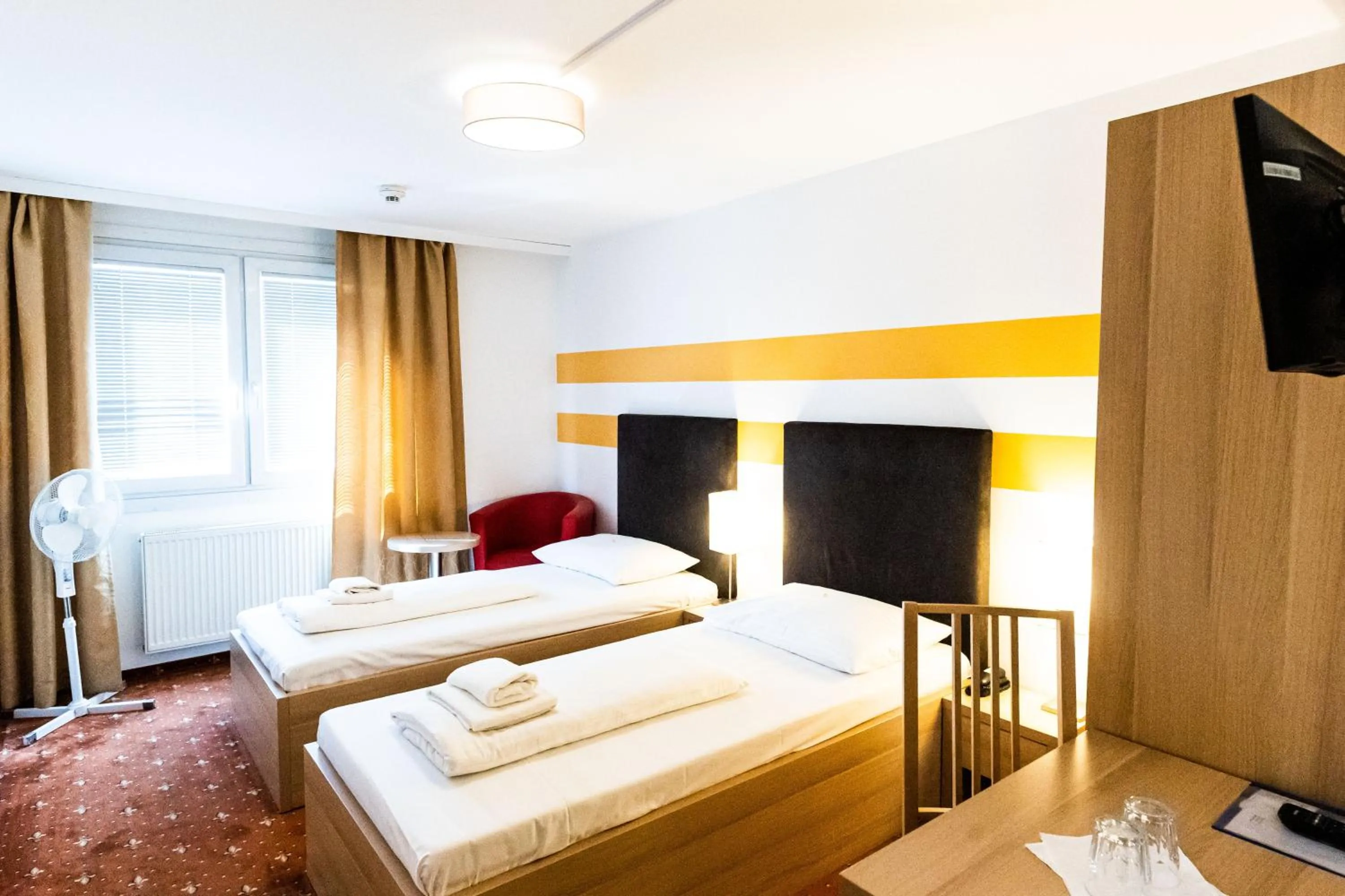 Bed in Lenas Donau Hotel