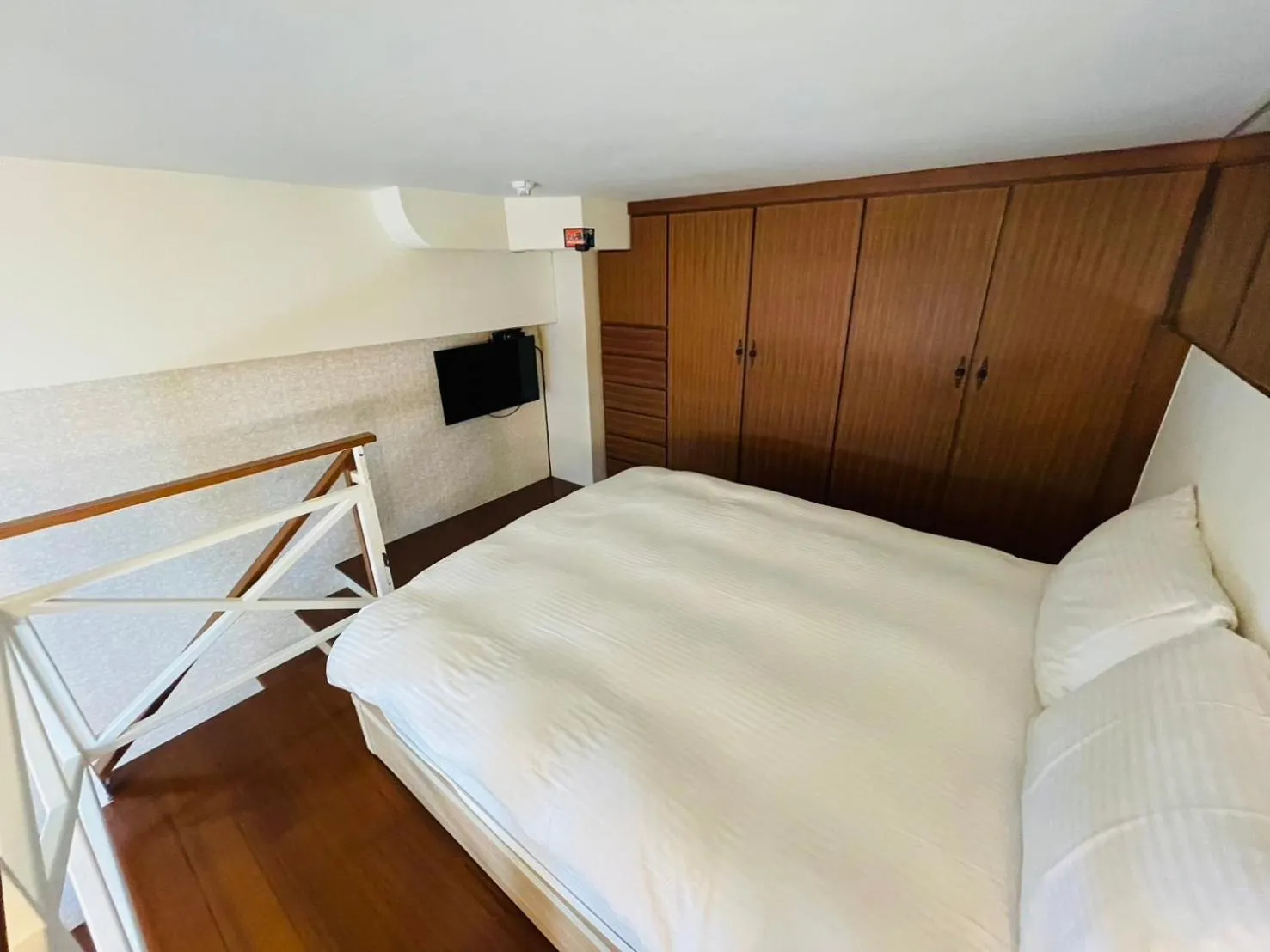 Bed in Chiuan Jia Hot Spring House