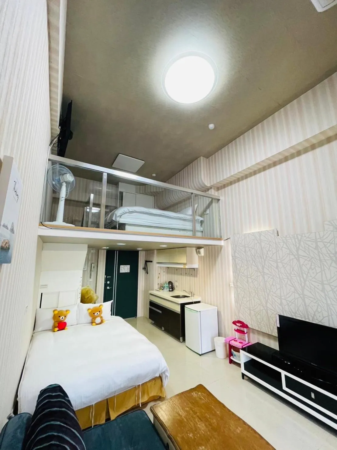 Bed in Chiuan Jia Hot Spring House