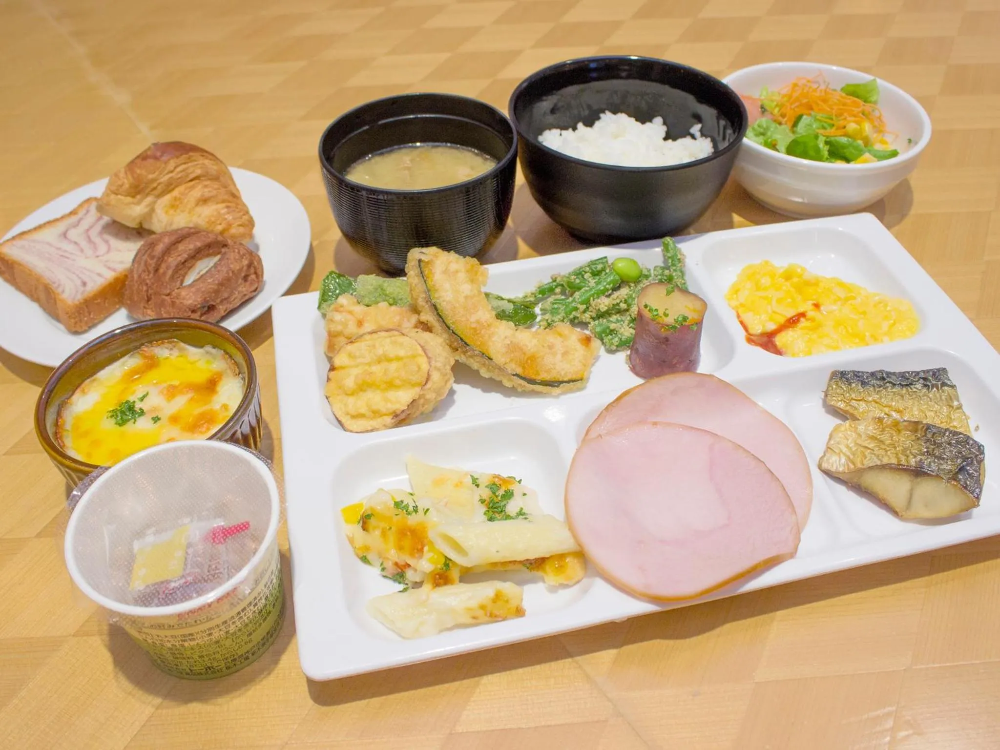 Restaurant/places to eat in Hearton Hotel Shinsaibashi Nagahoridouri