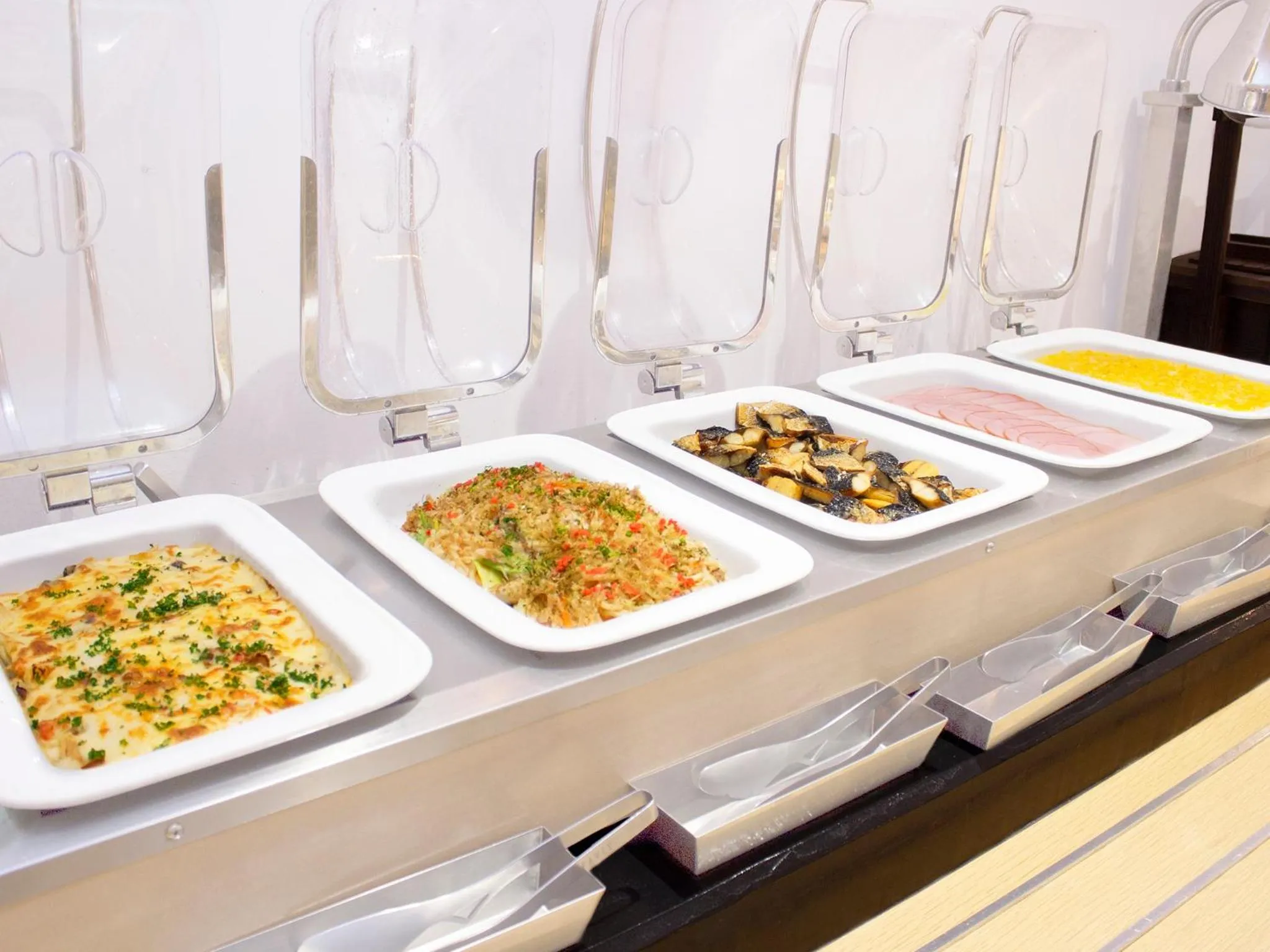 Restaurant/places to eat in Hearton Hotel Shinsaibashi Nagahoridouri