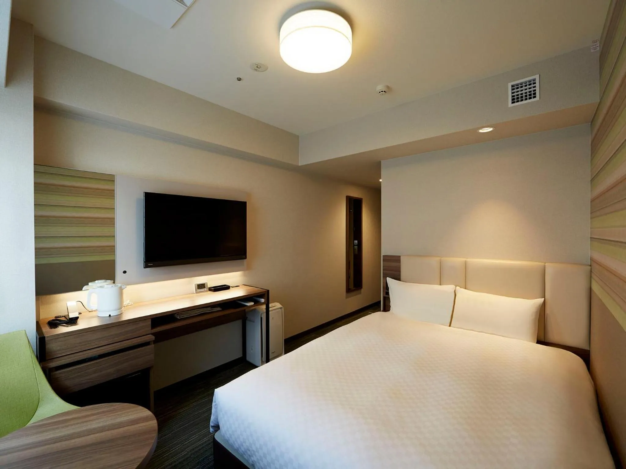 Photo of the whole room, Bed in Hearton Hotel Shinsaibashi Nagahoridouri