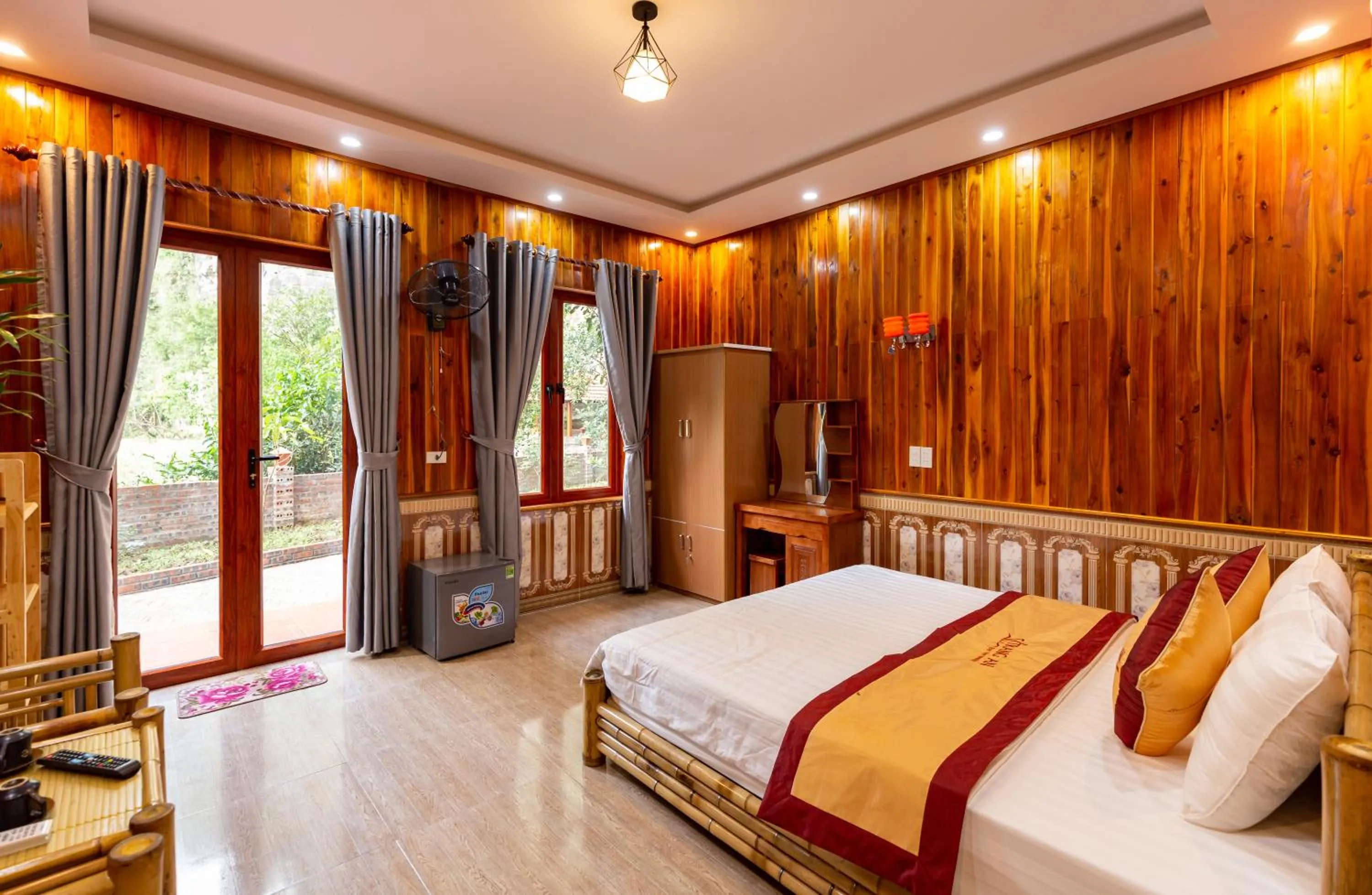 Photo of the whole room, Bed in Trang An River View Homestay