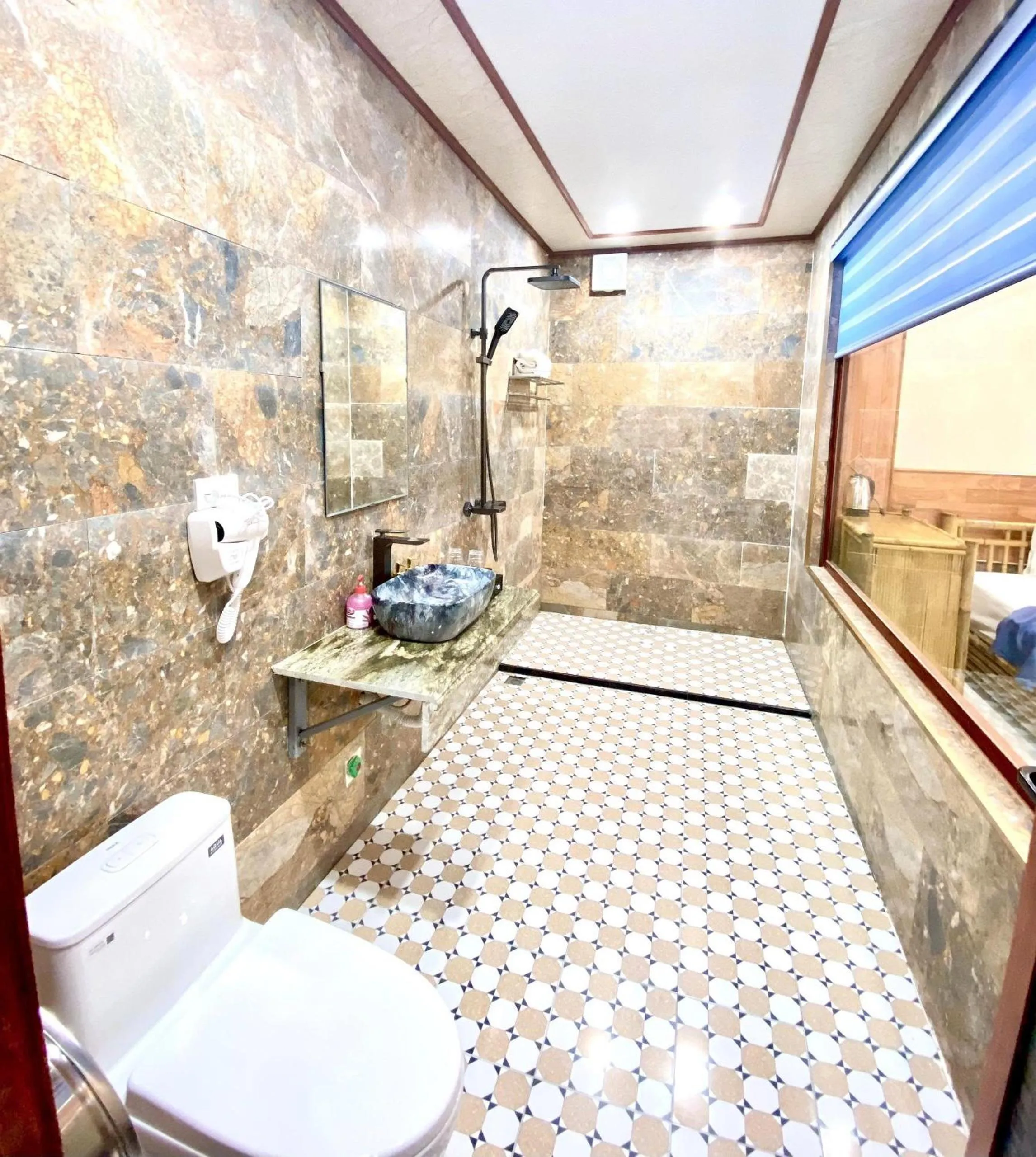 Bathroom in Trang An River View Homestay