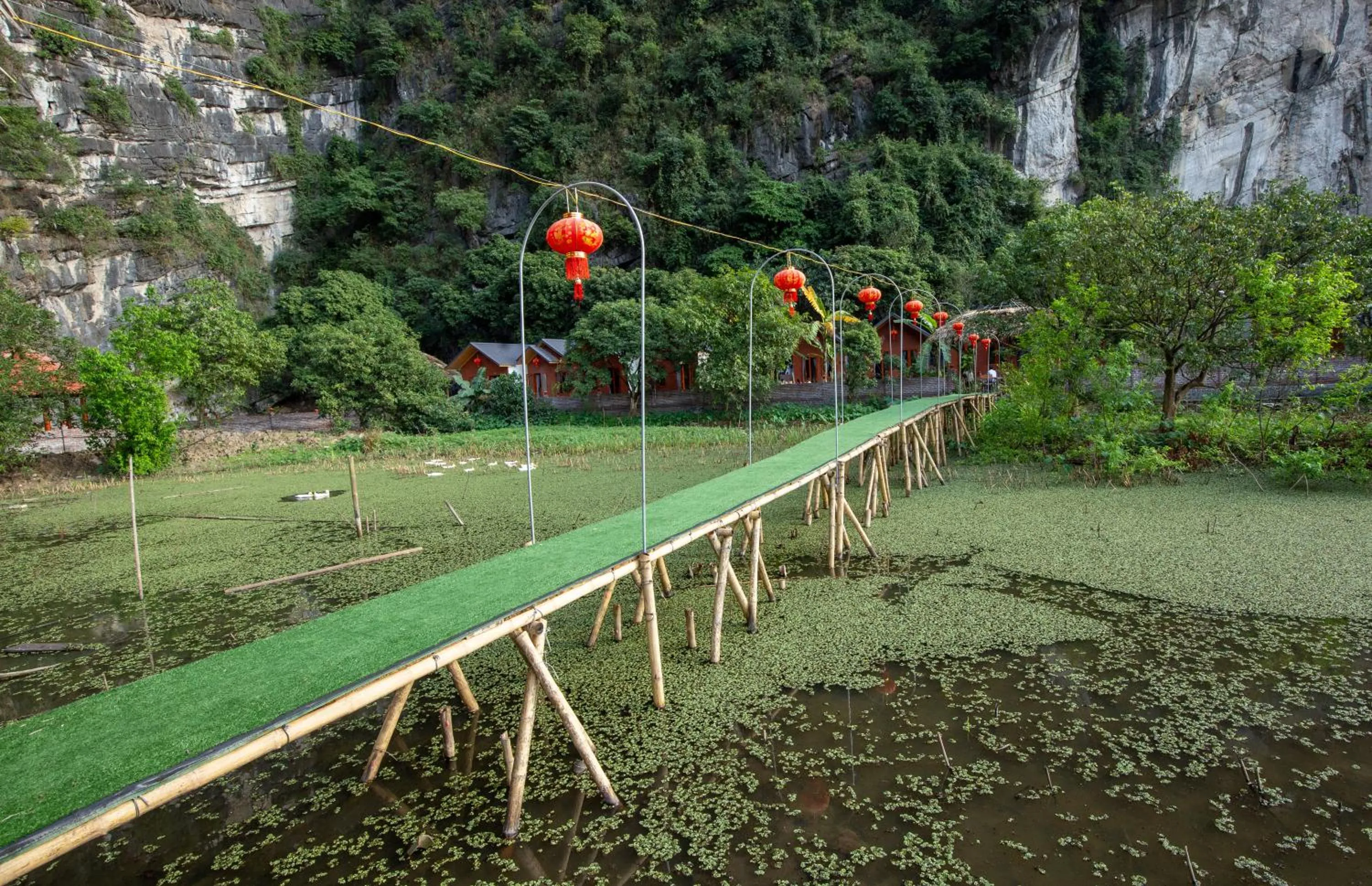 Fishing in Trang An River View Homestay