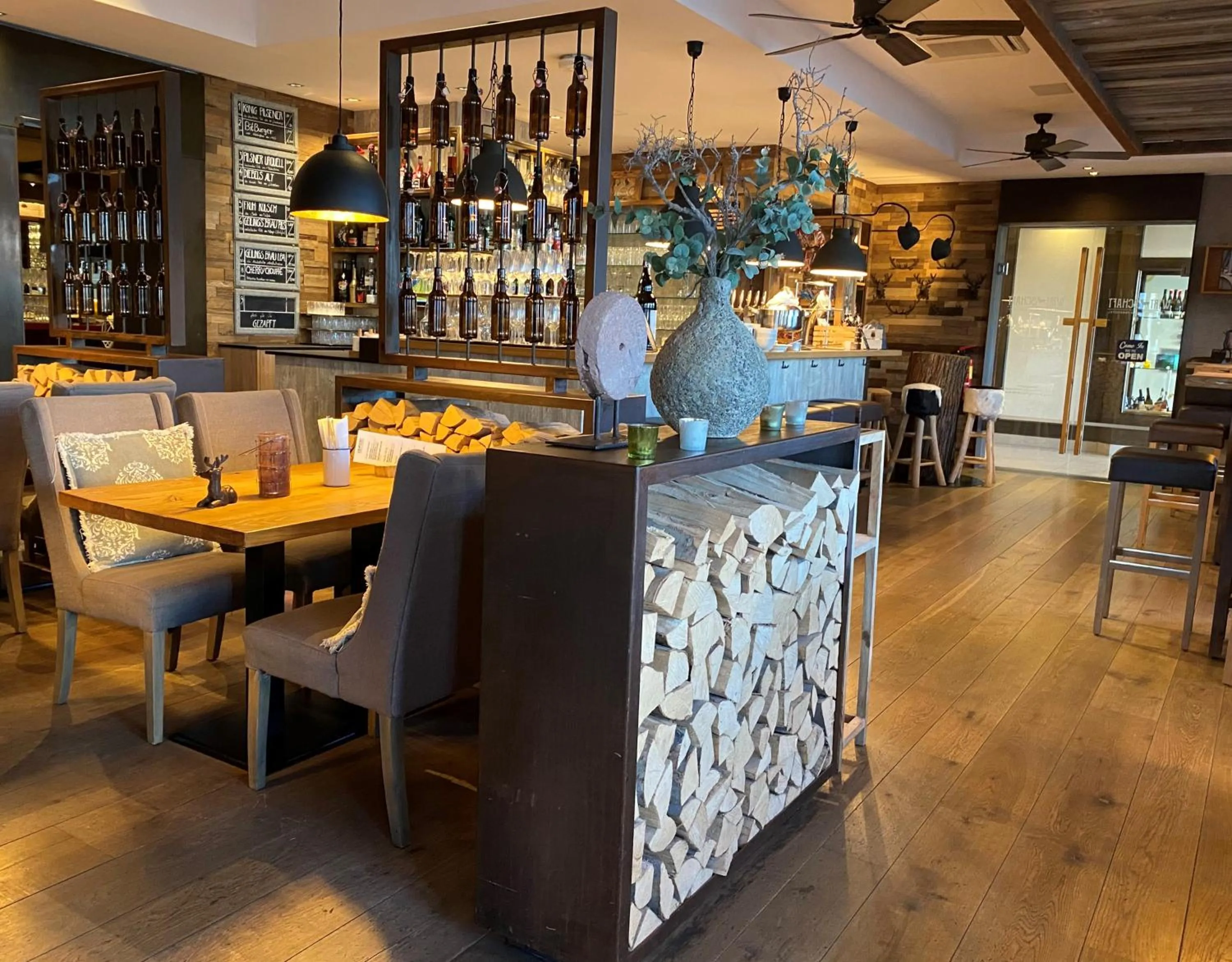 Restaurant/places to eat in Wellings Parkhotel