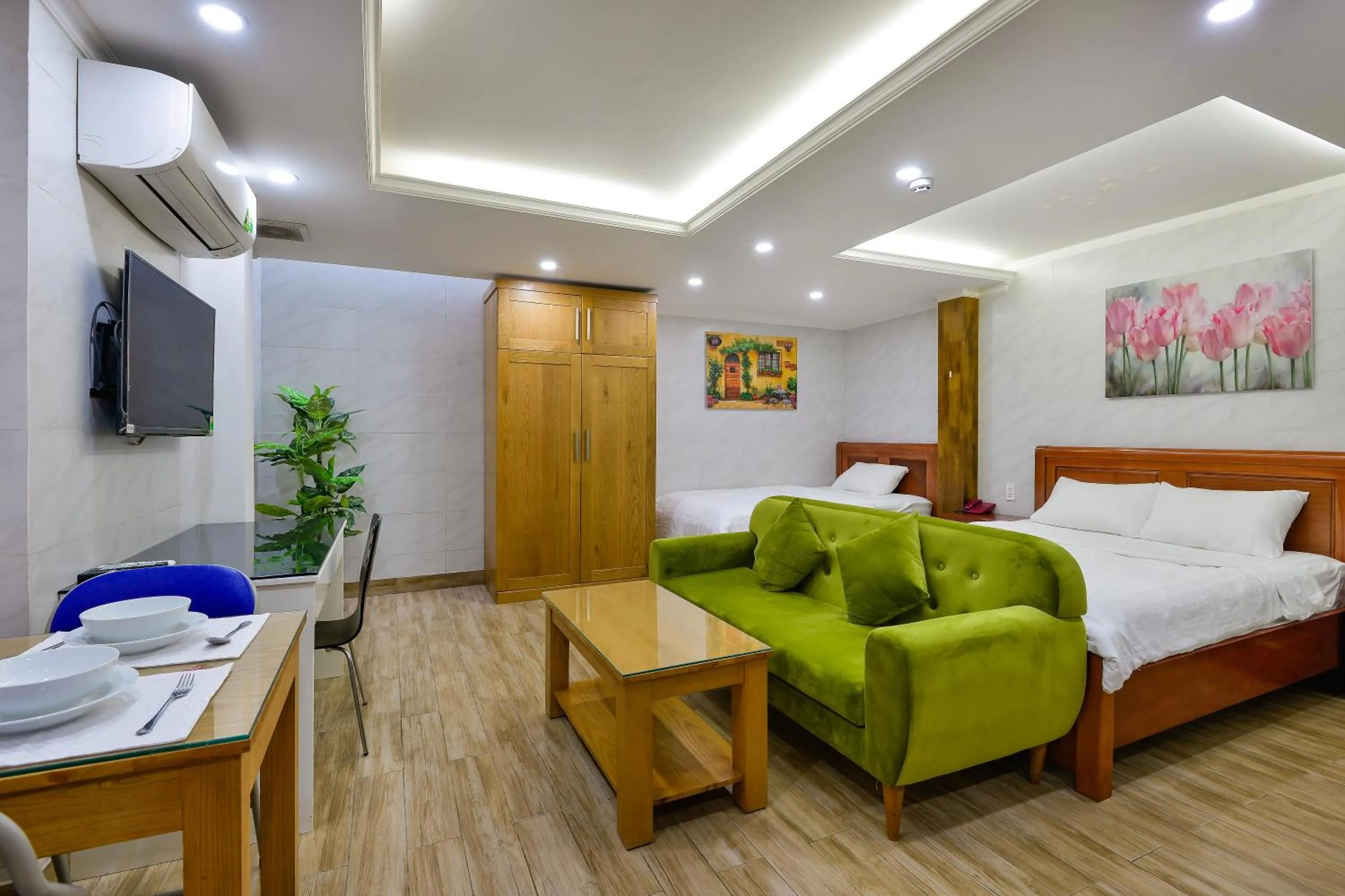 Photo of the whole room, Bed in Atlas Hotel & Apartments