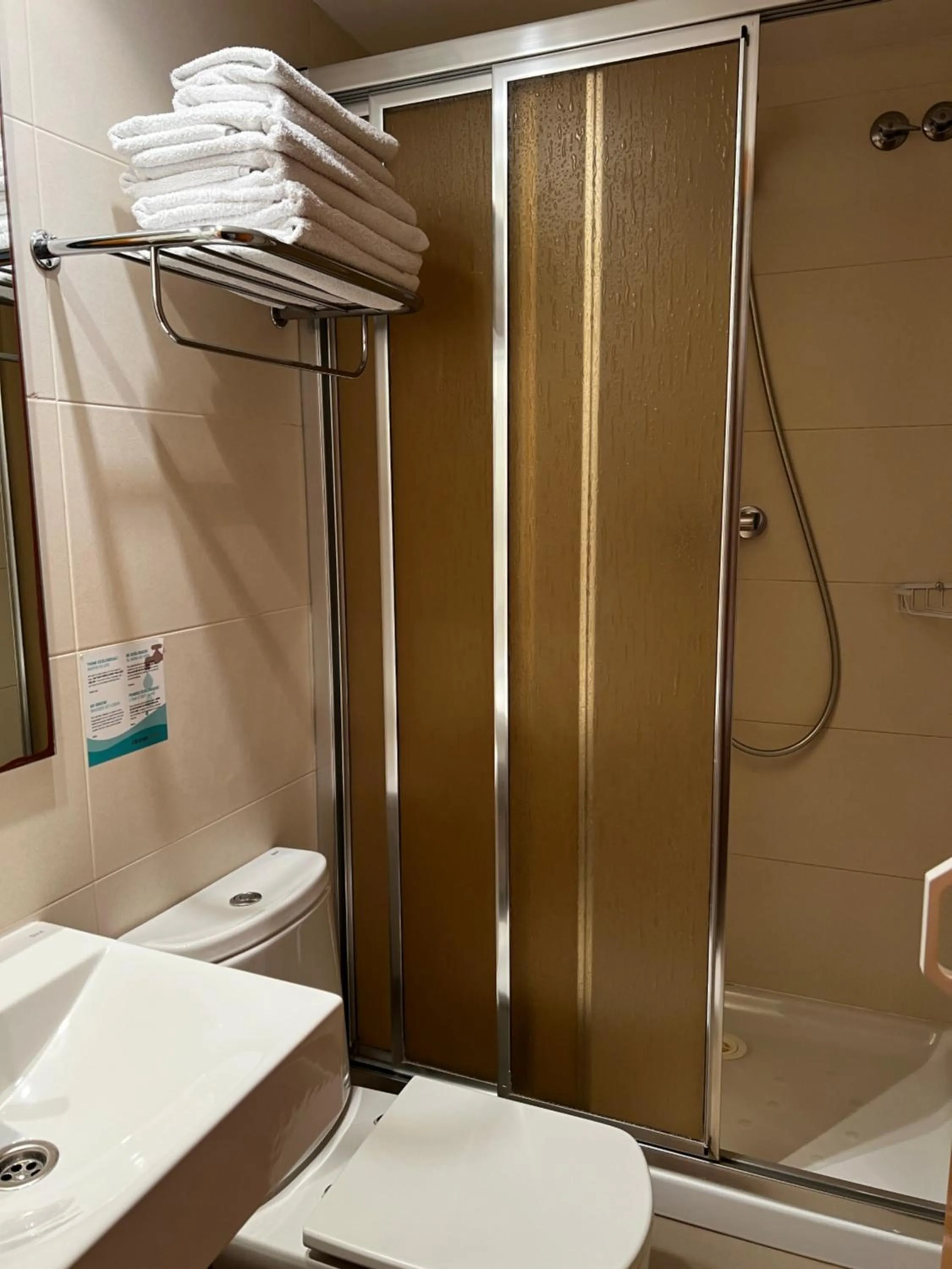 Bathroom in Ciudad Condal Hostal - Paseo de Gracia