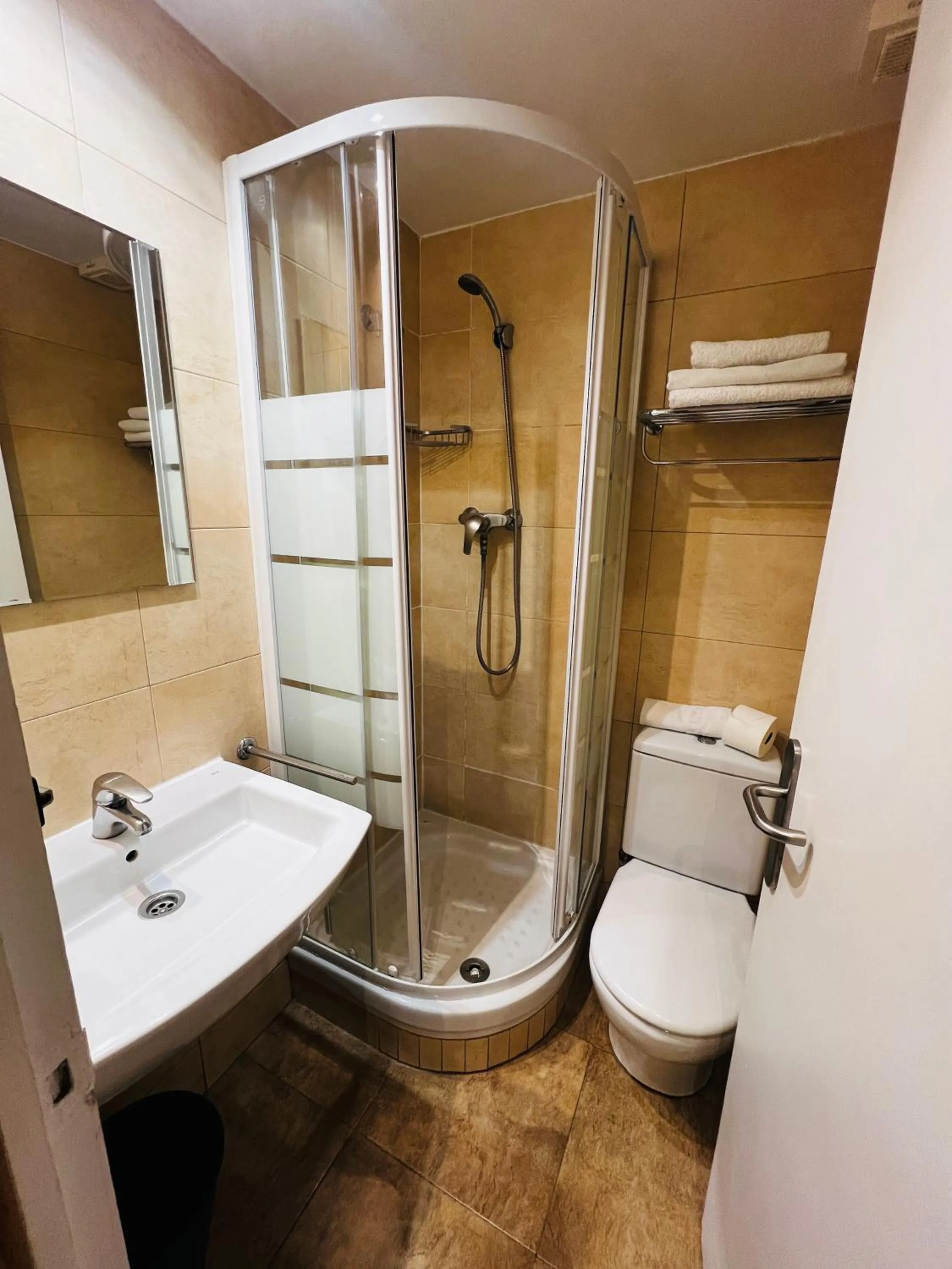 Bathroom in Ciudad Condal Hostal - Paseo de Gracia