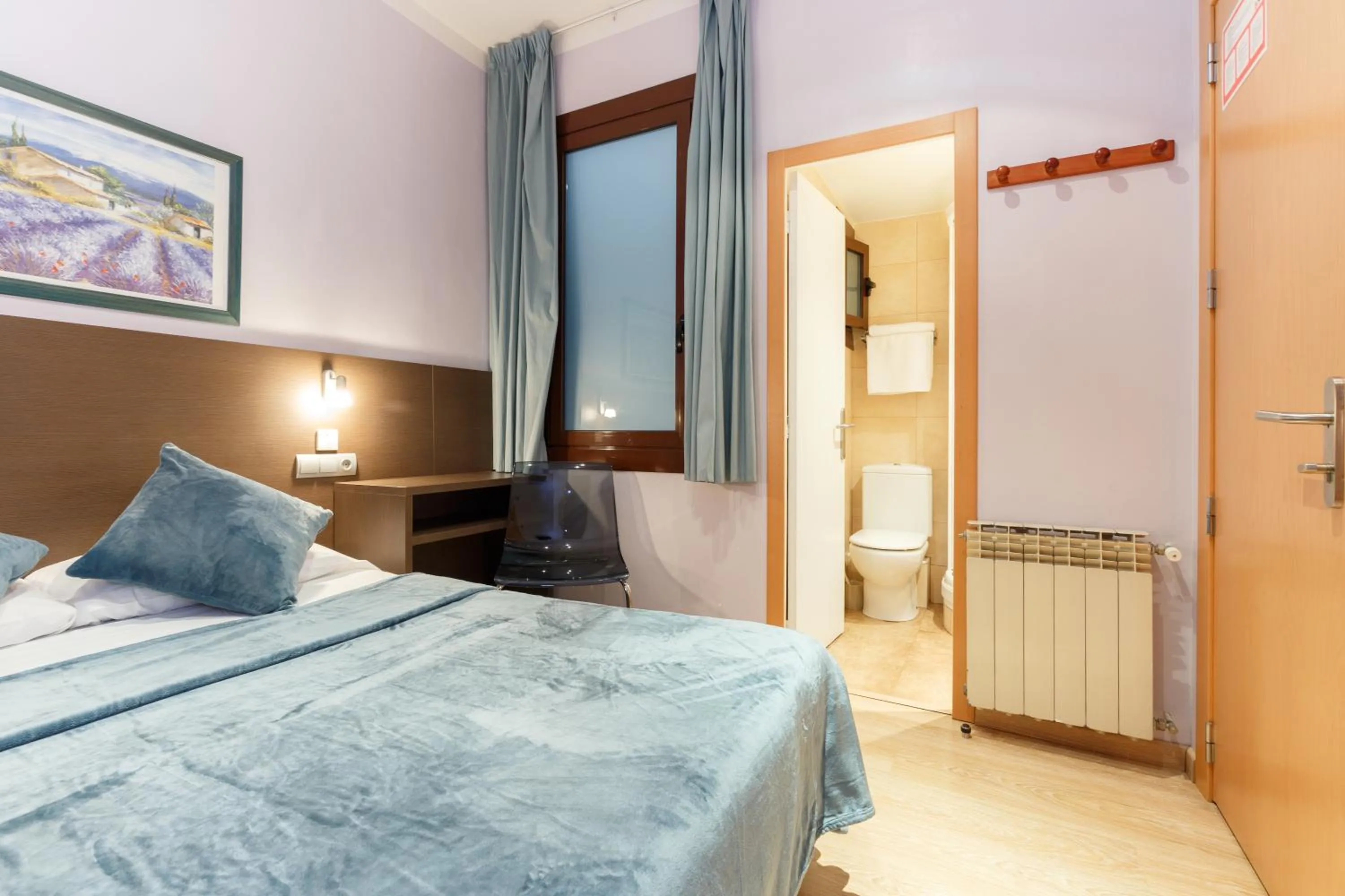 Photo of the whole room, Bed in Ciudad Condal Hostal - Paseo de Gracia