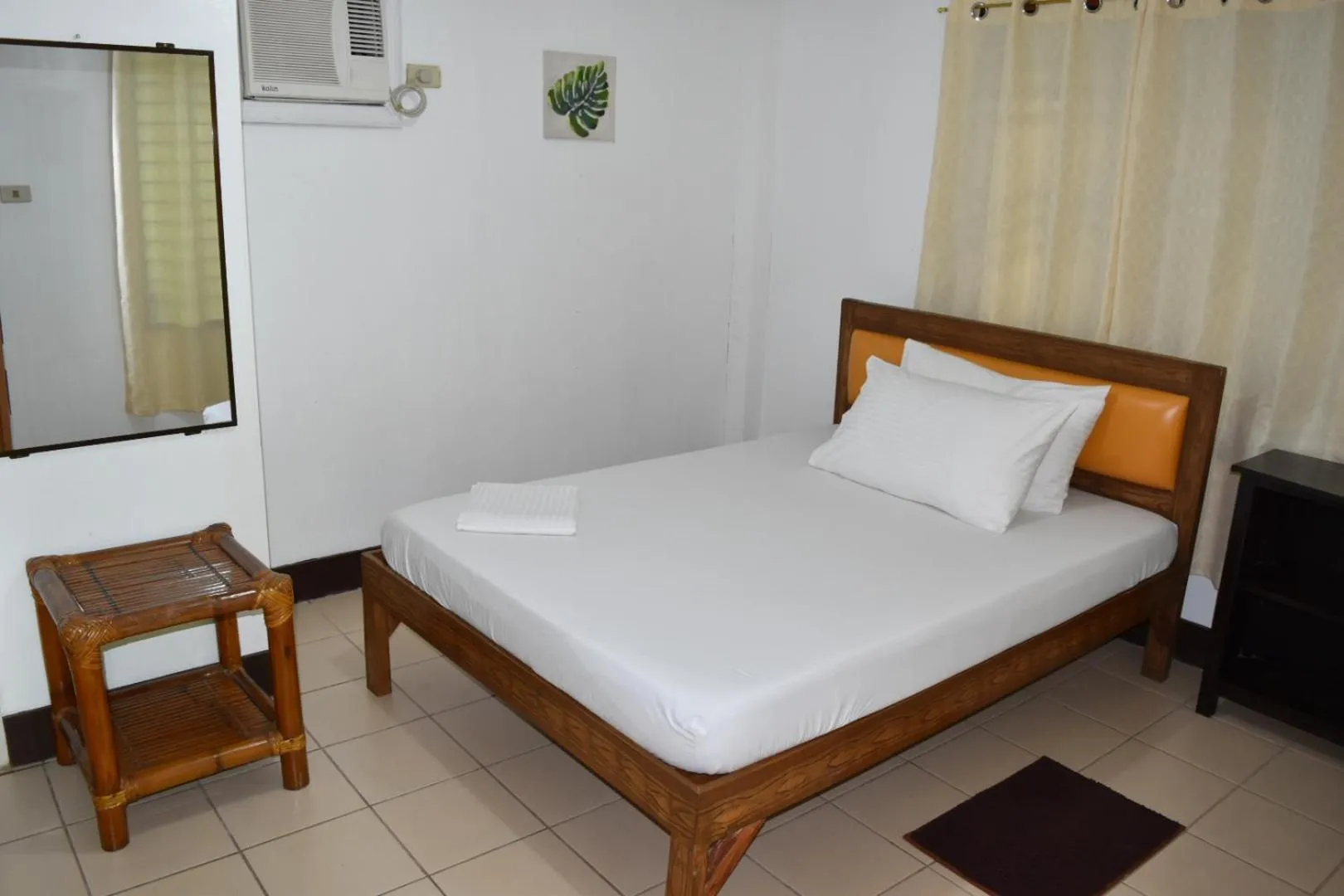 Bed in Roy's Rendezvous Boracay