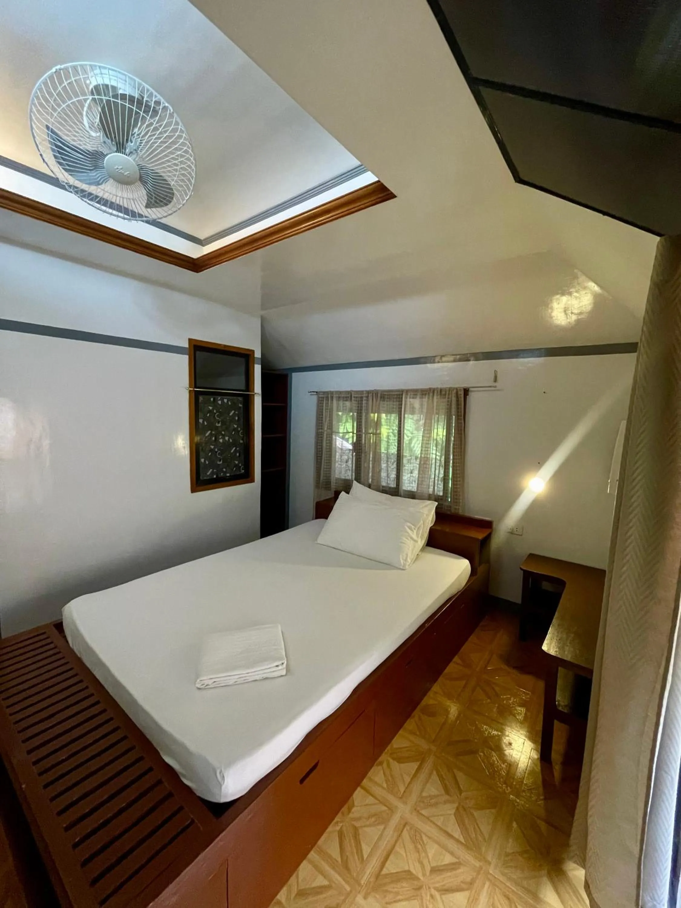Bedroom, Bed in Roy's Rendezvous Boracay