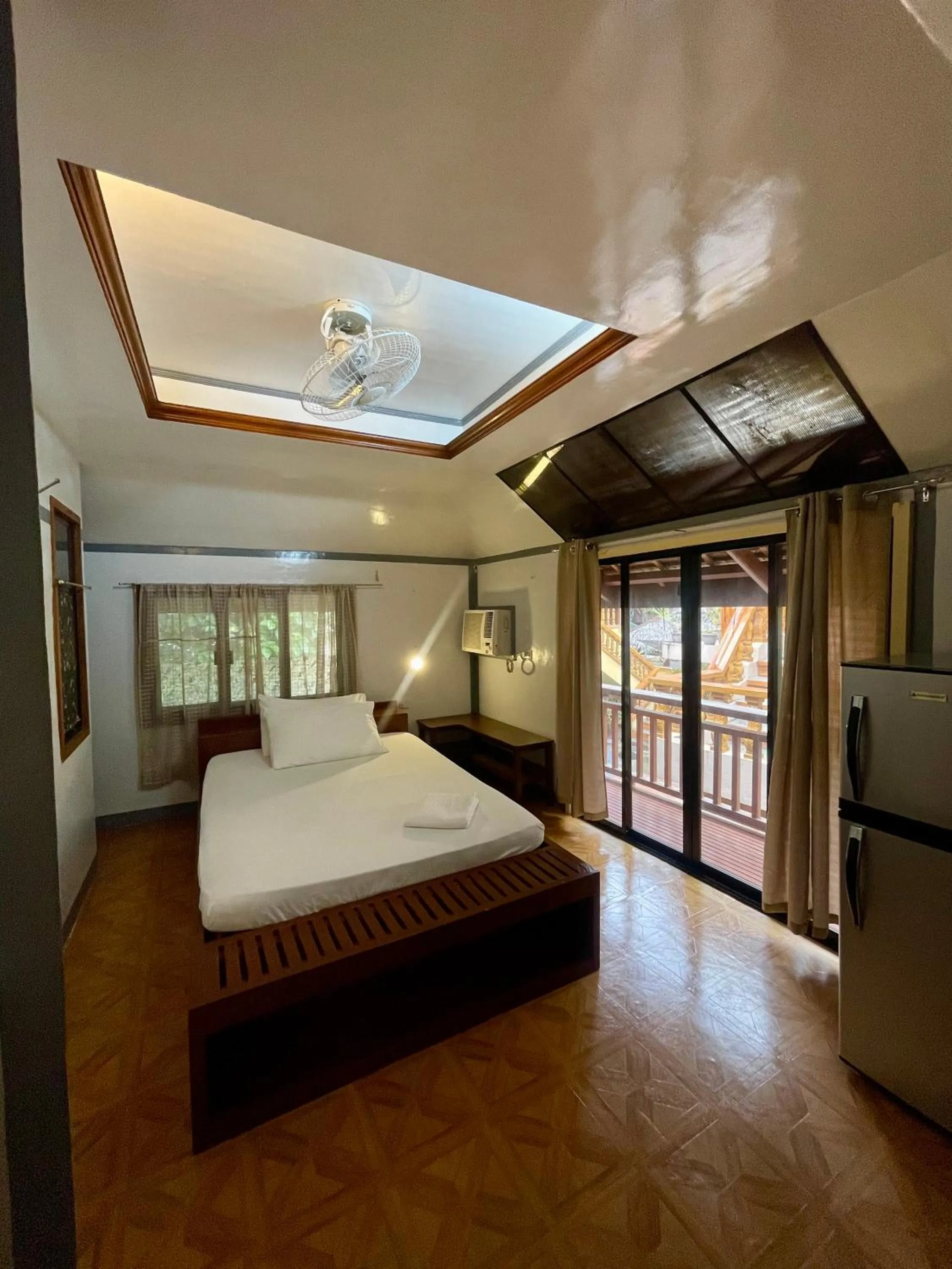 Bed in Roy's Rendezvous Boracay