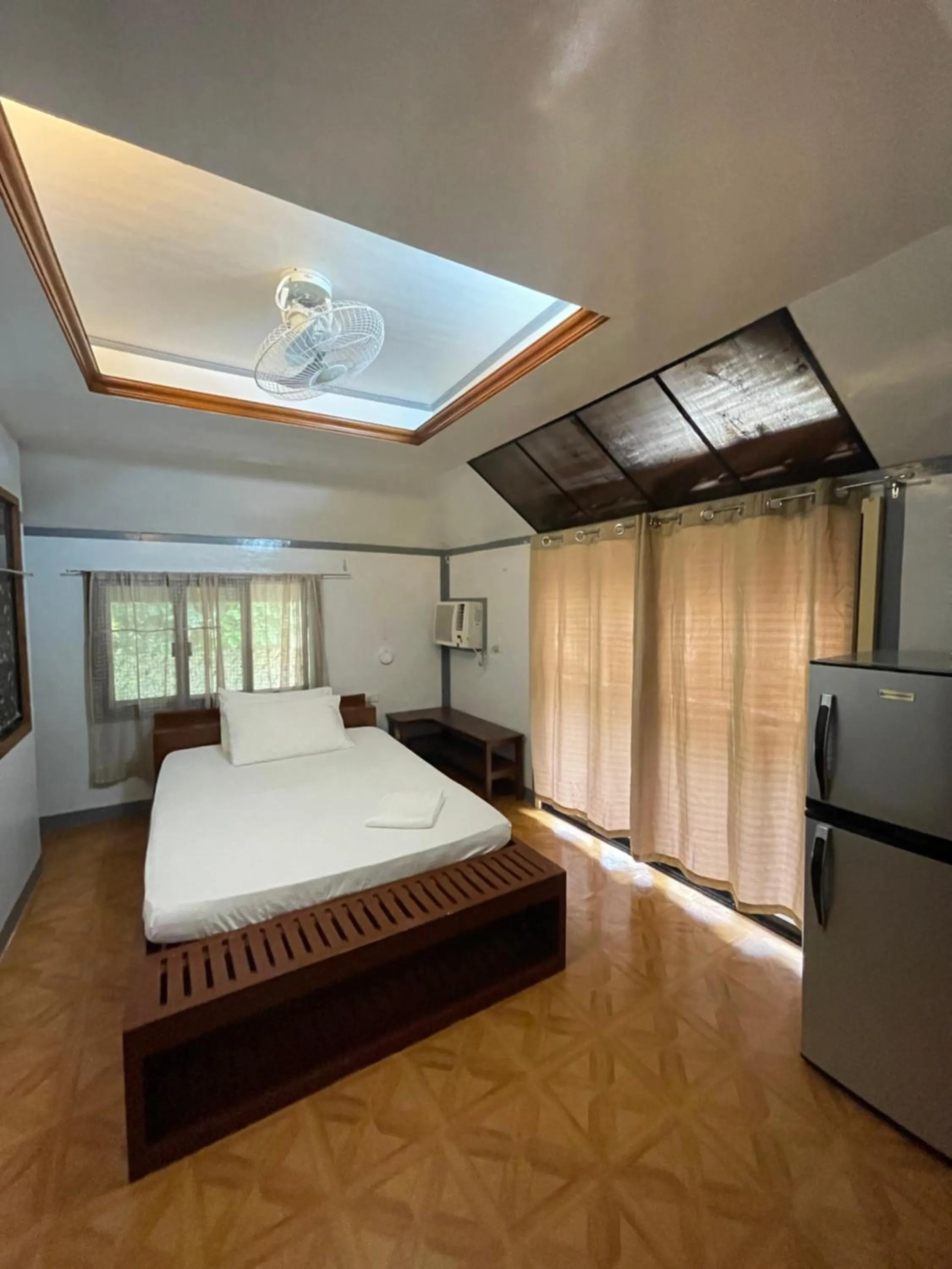 Bedroom, Bed in Roy's Rendezvous Boracay