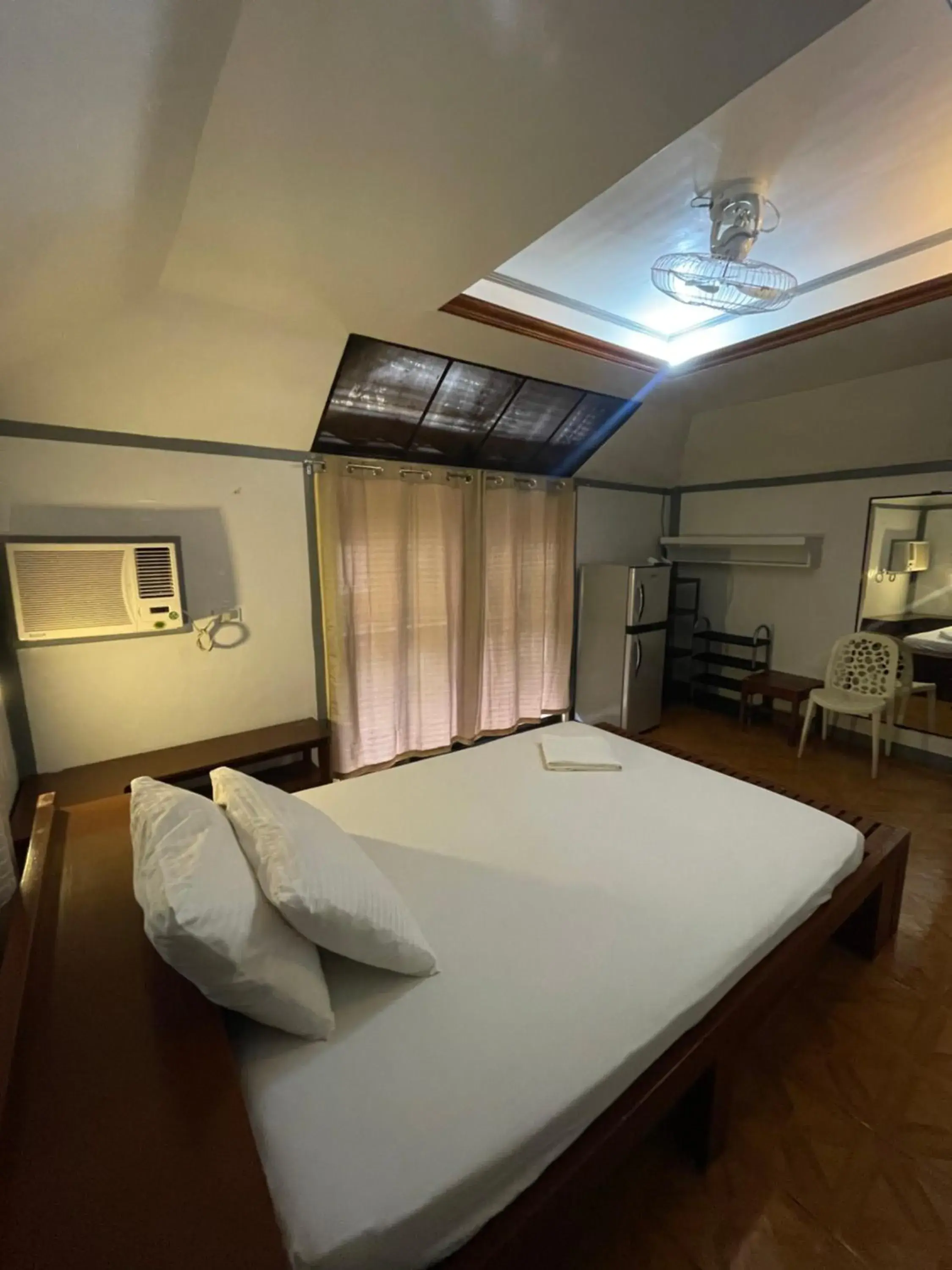 Deluxe Double Room in Roy's Rendezvous Boracay Deluxe Double Room in Roy's Rendezvous Boracay