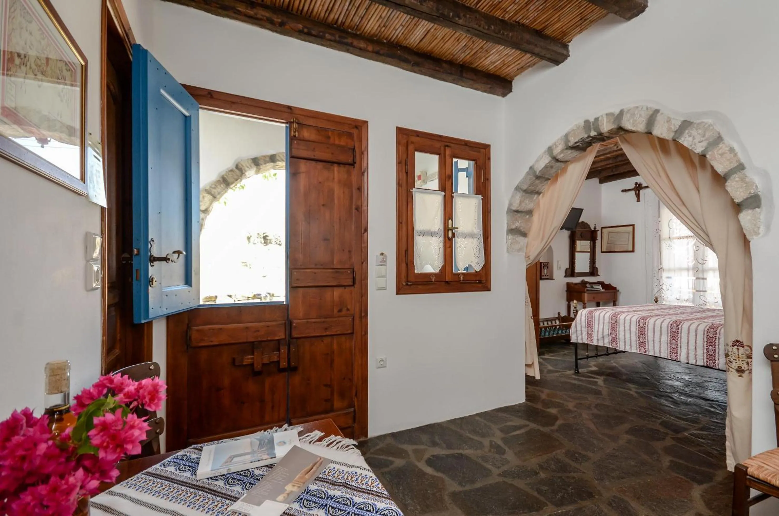 Living room, Bed in Naxos Filoxenia Hotel