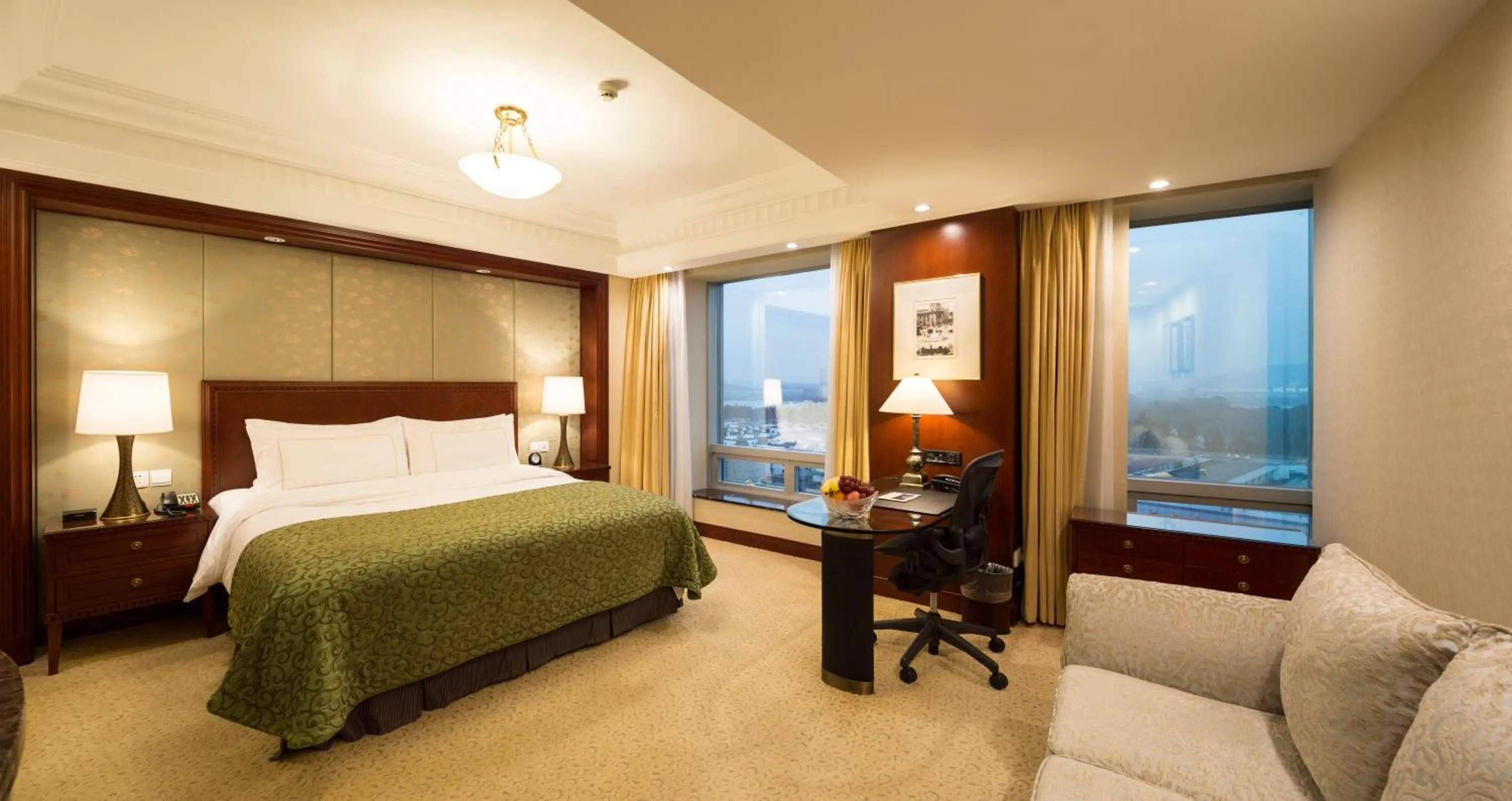 Photo of the whole room, Bed in Lakeview Xuanwu Hotel