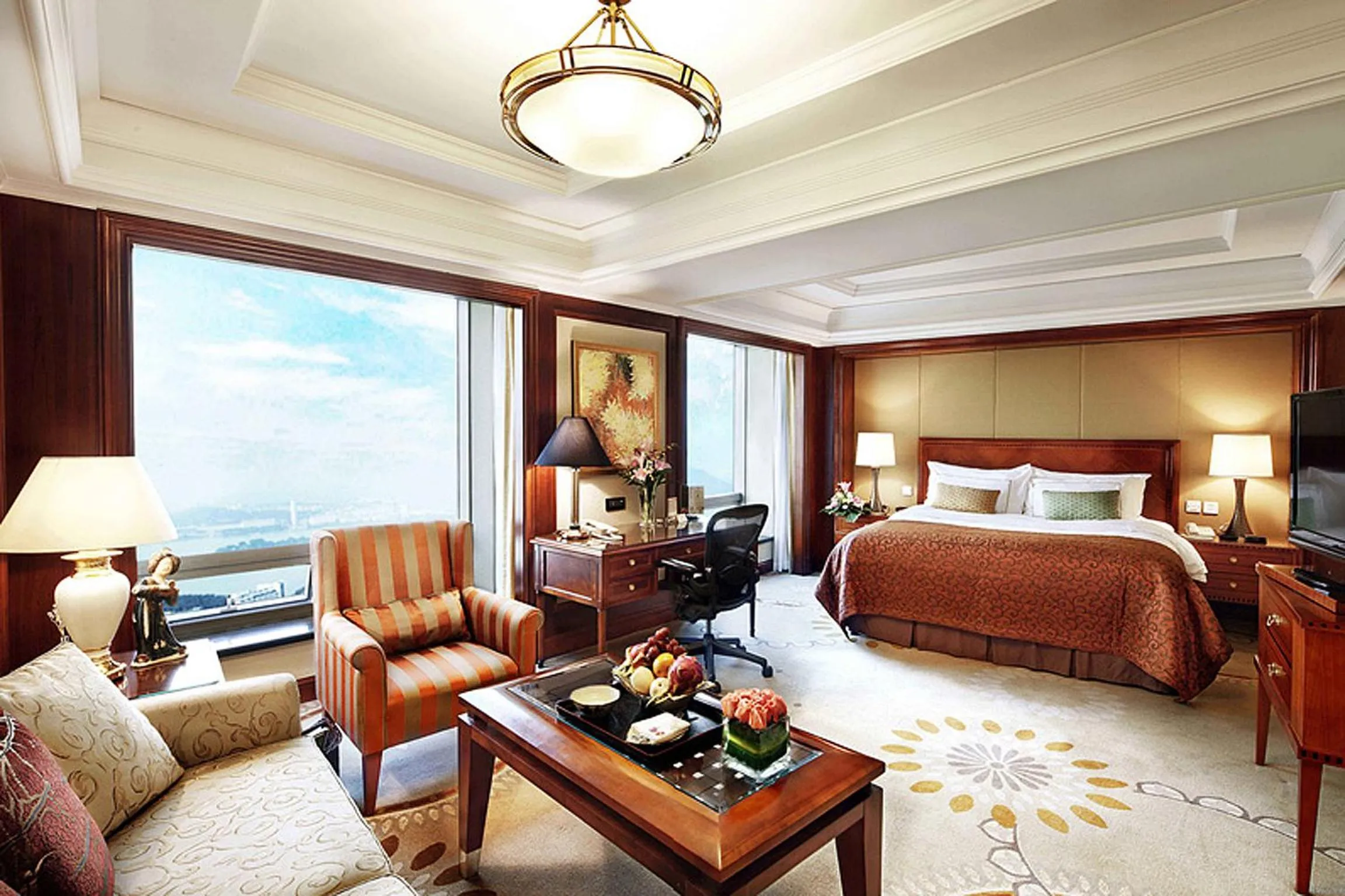 Photo of the whole room, Bed in Lakeview Xuanwu Hotel