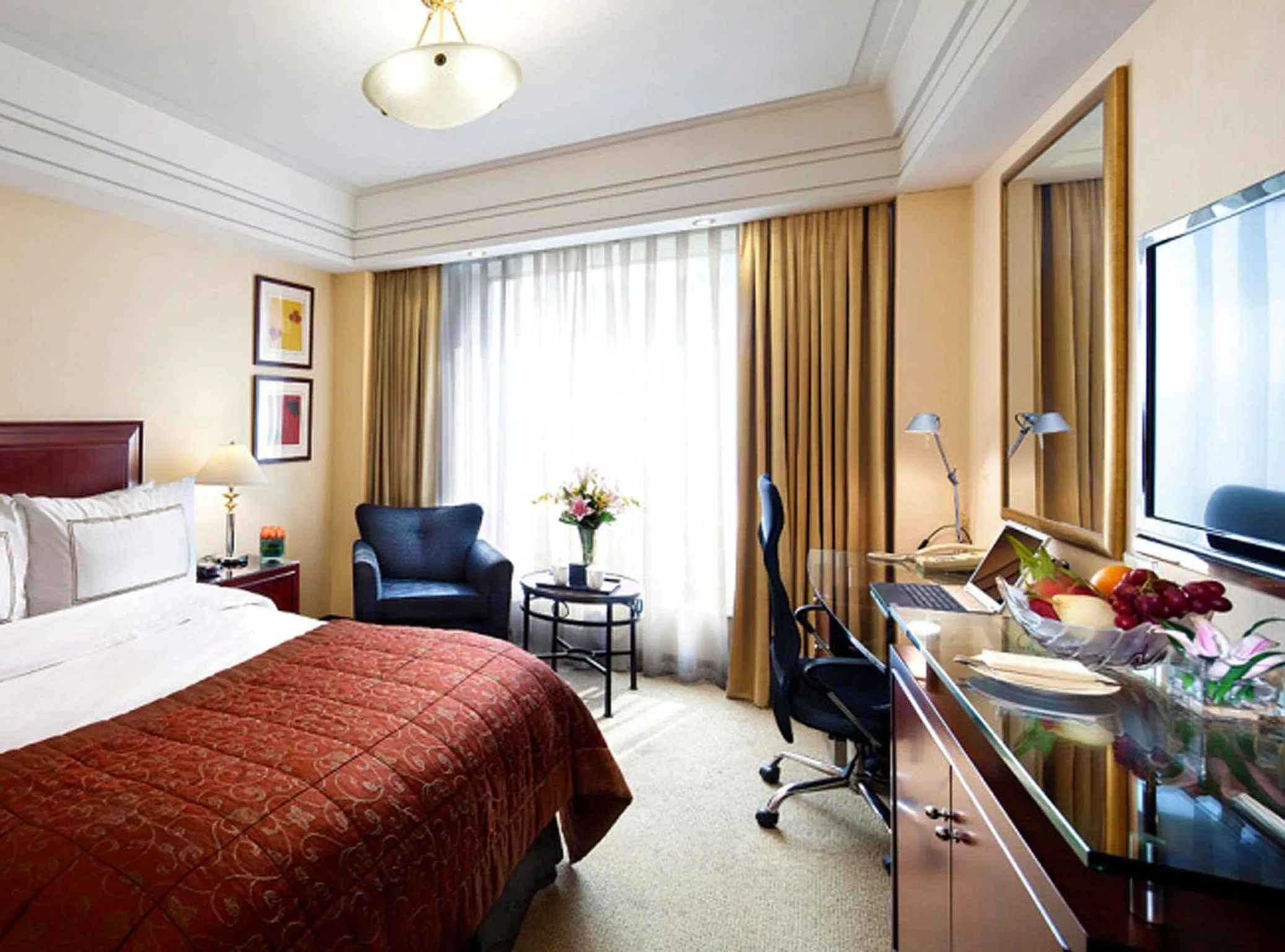 Bed in Lakeview Xuanwu Hotel