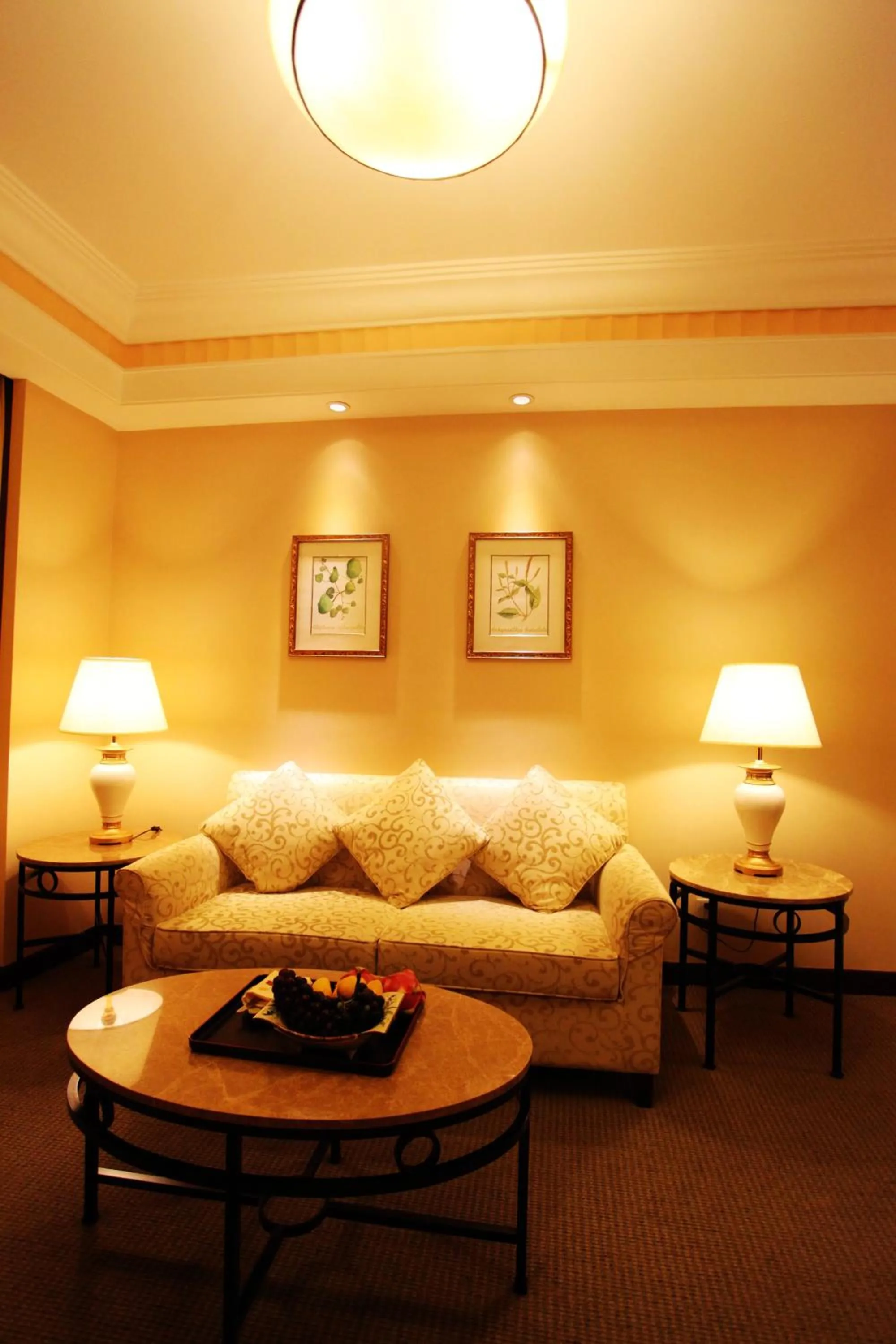 Seating area in Lakeview Xuanwu Hotel