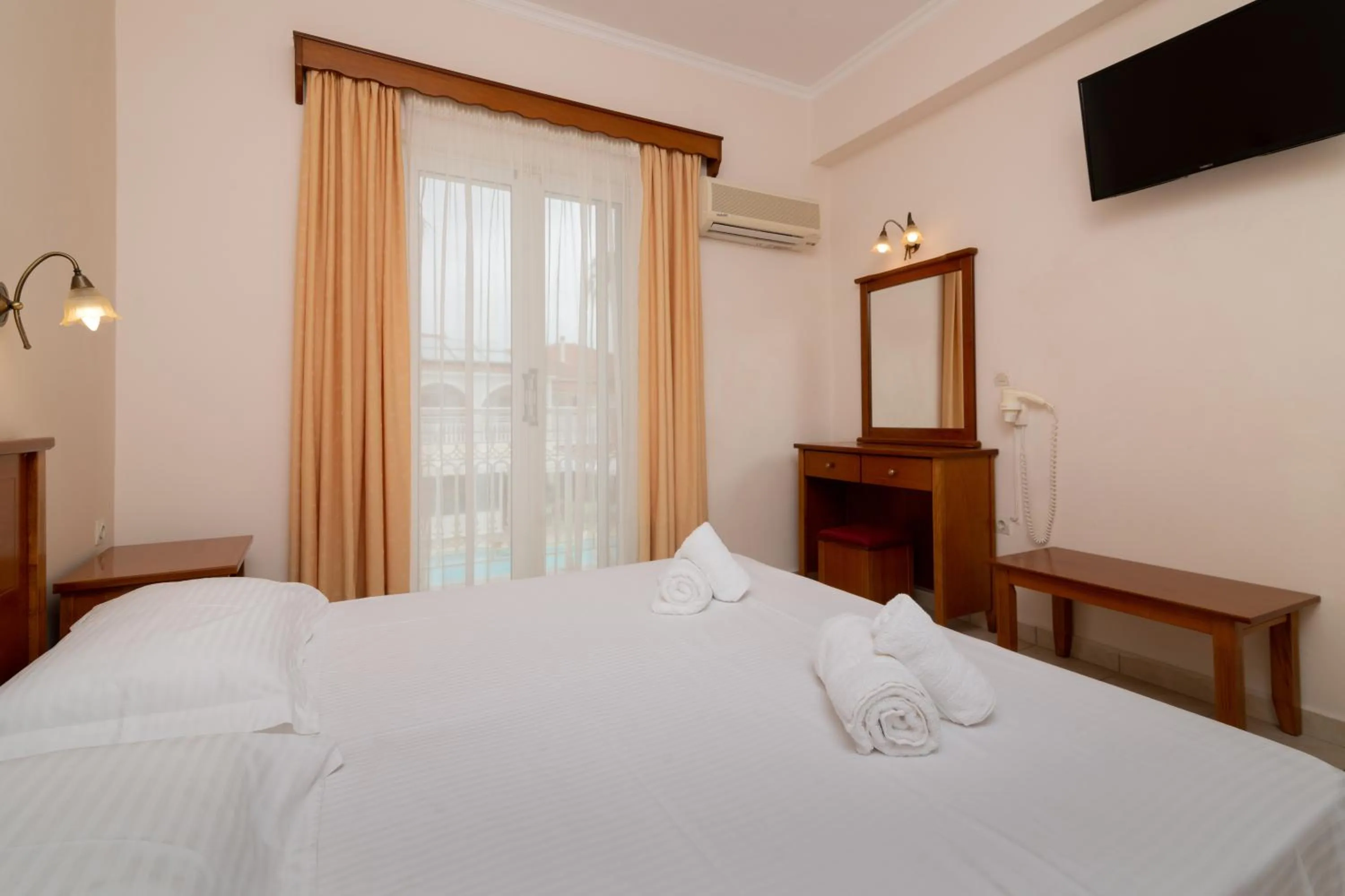 Bed in Edelweiss Hotel