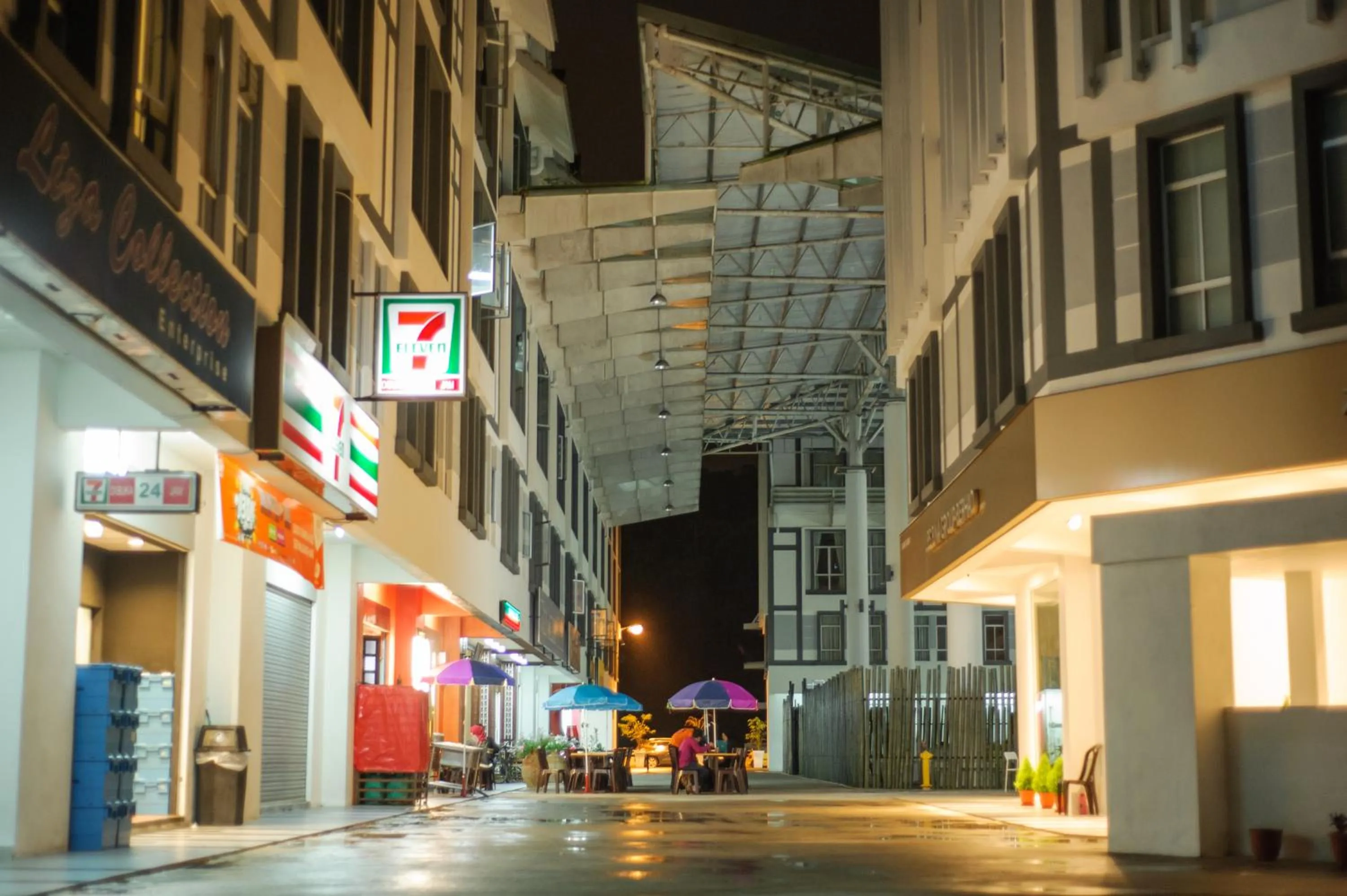 Restaurant/places to eat in Wan Alyasa Hotel