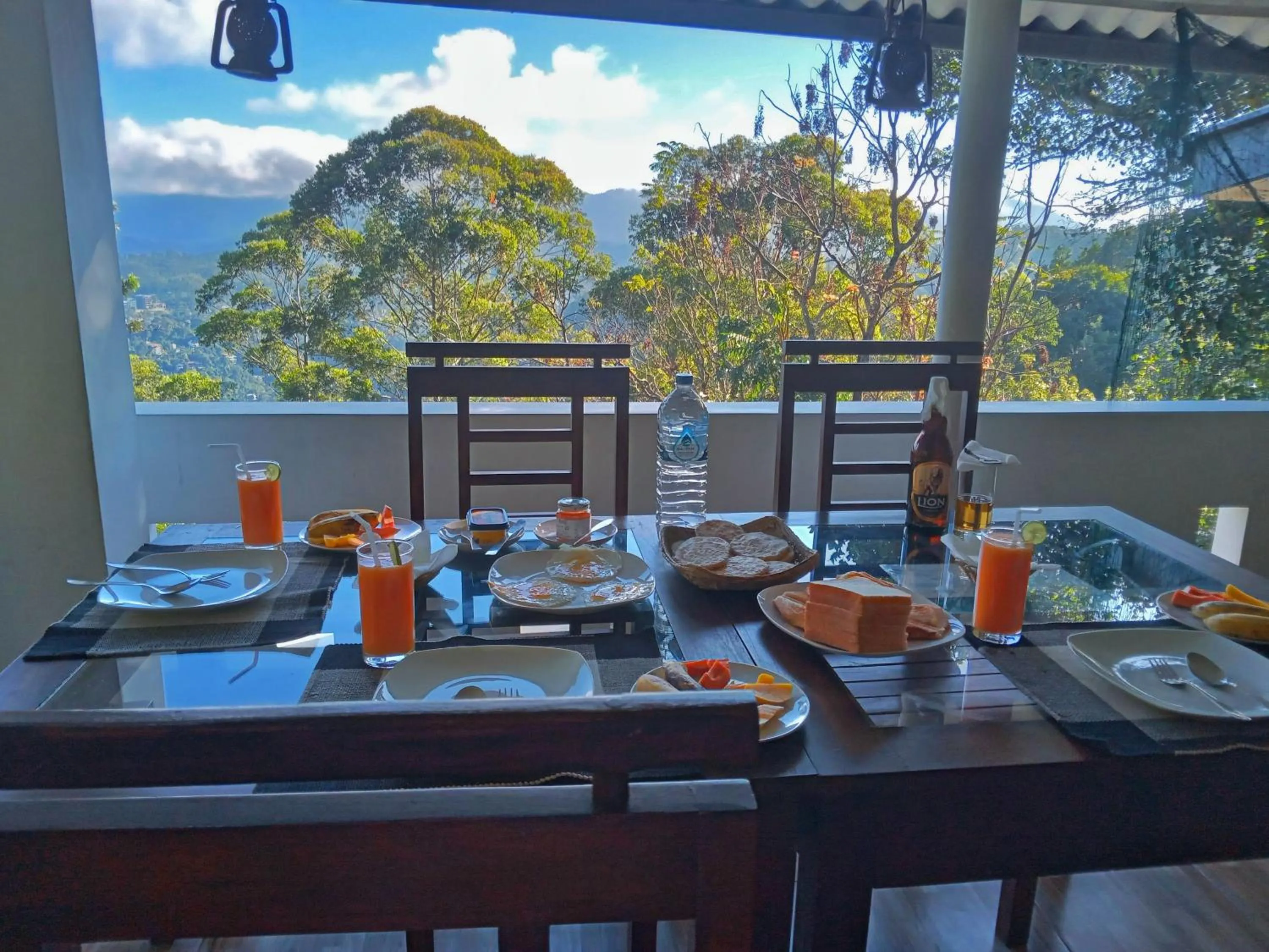 Food and drinks in Pleasant View Ella