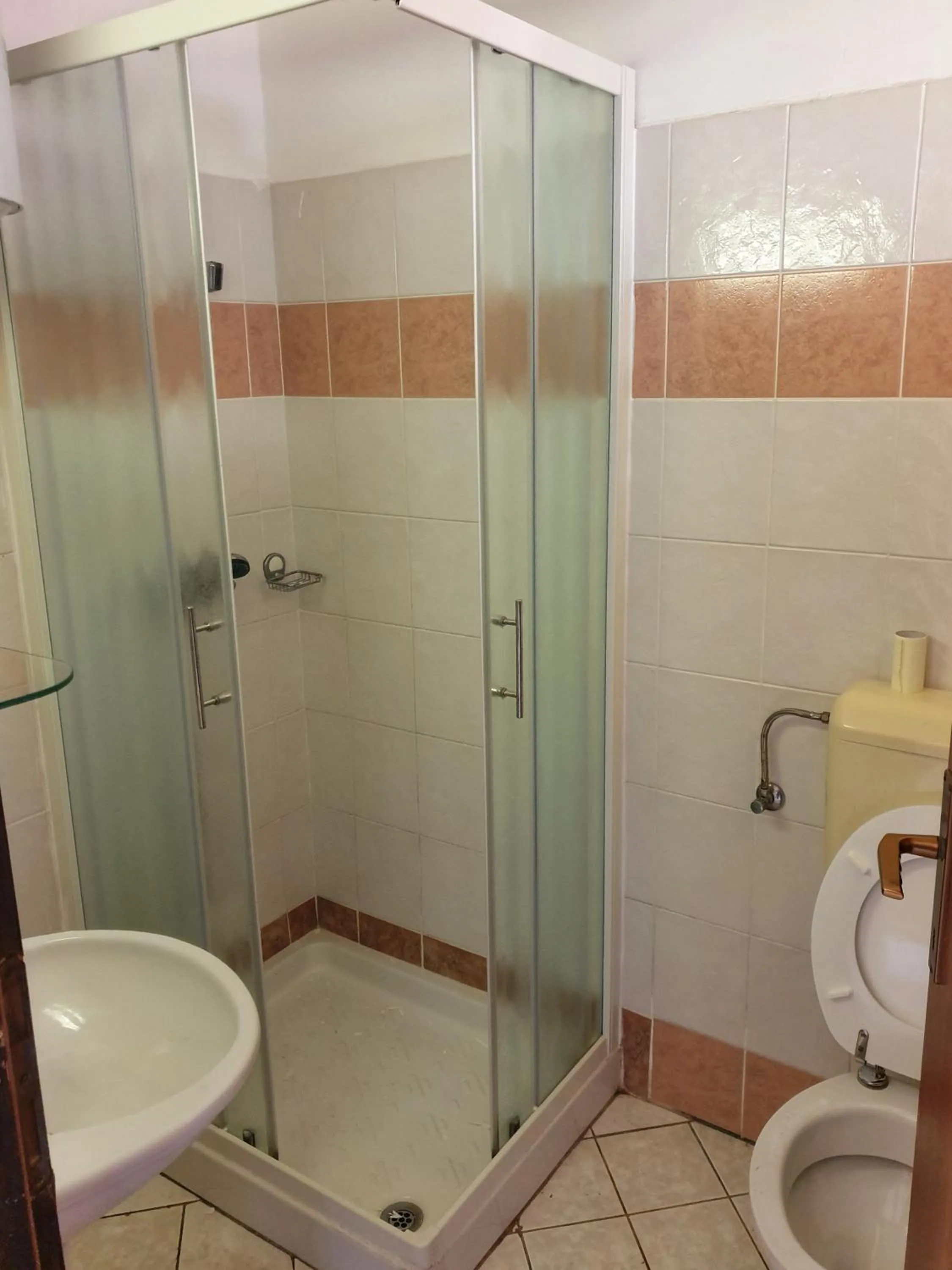 Shower in Family Bungalow Pineta