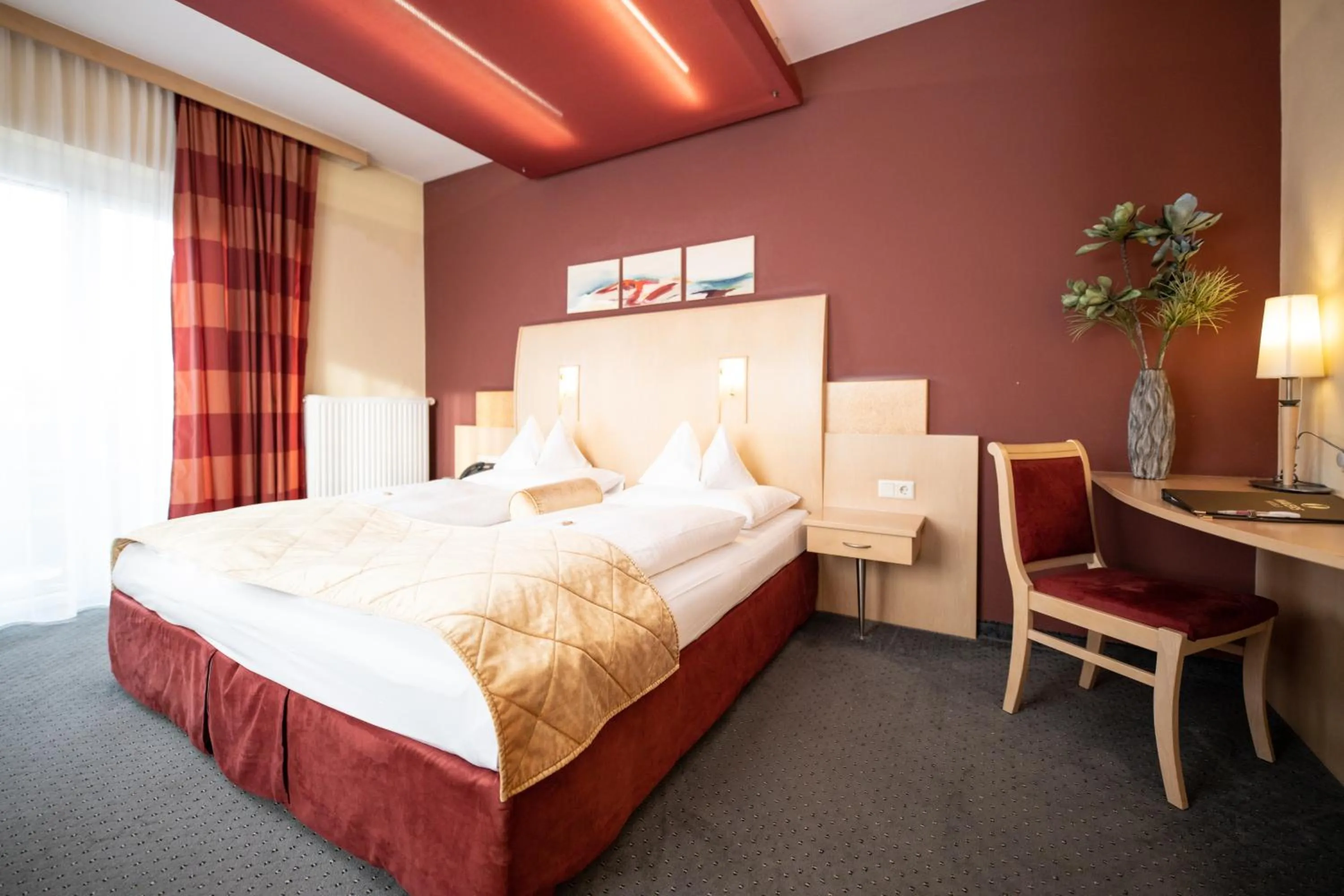 Photo of the whole room, Bed in Seminar & Urlaubshotel Oststeirischer Hof Söchau