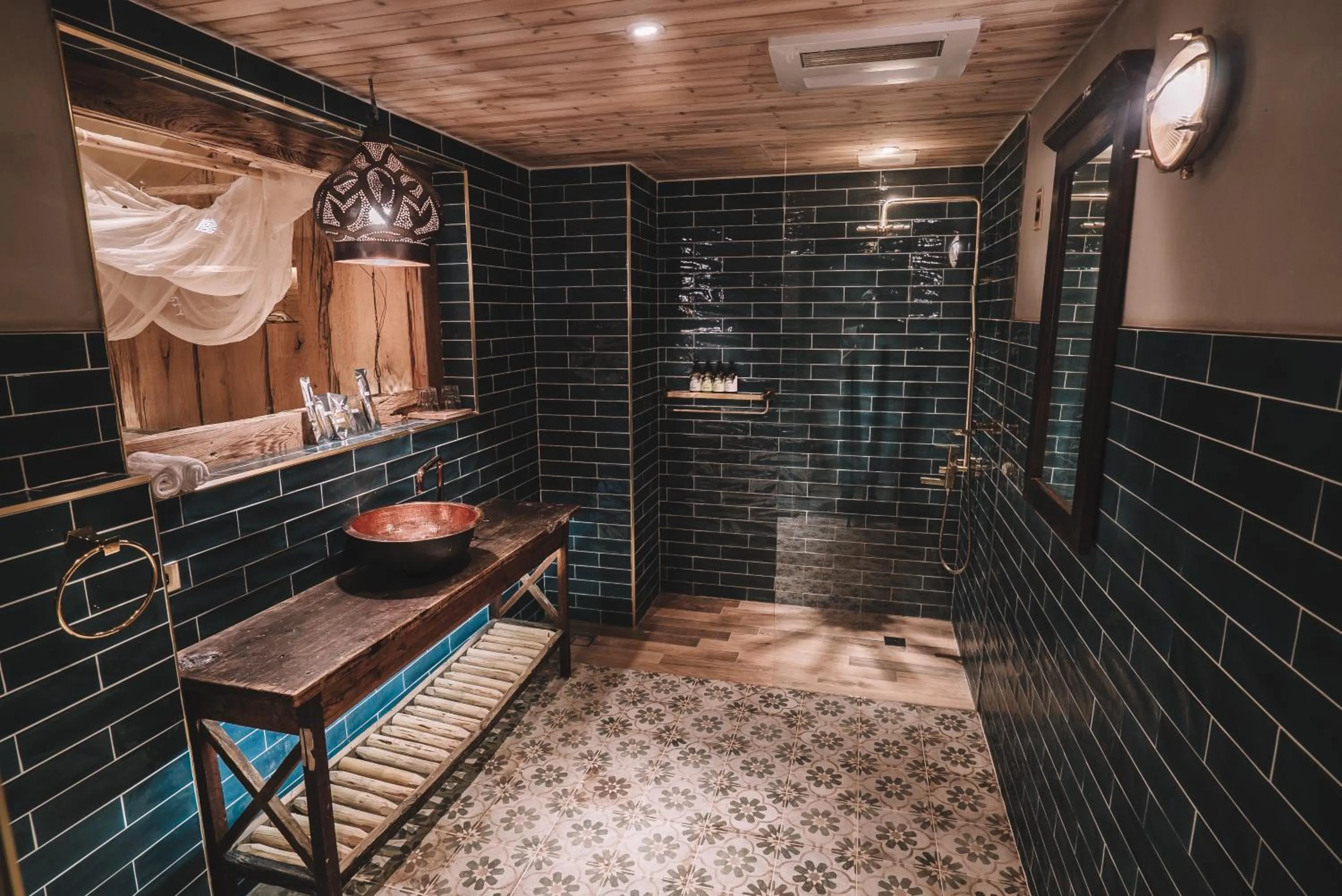 Shower in Impression Nordic Manor Club