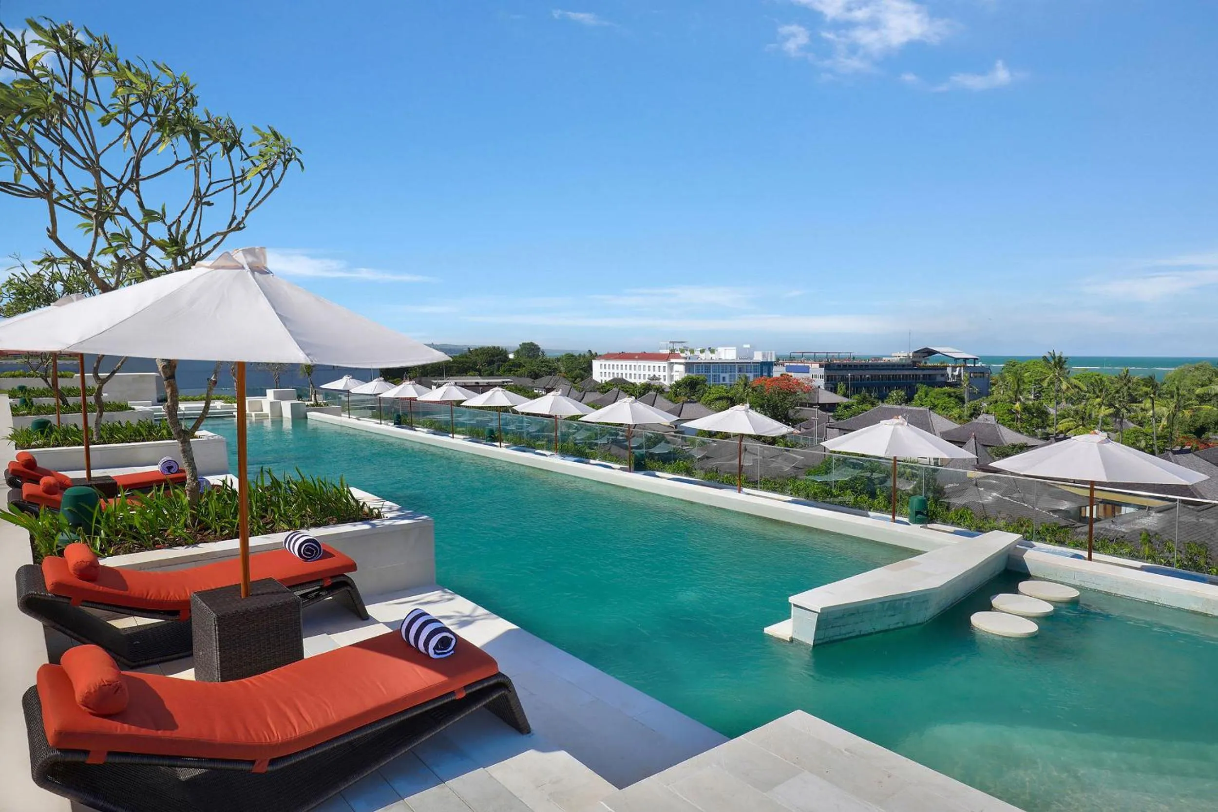 Swimming pool in Aryaduta Bali