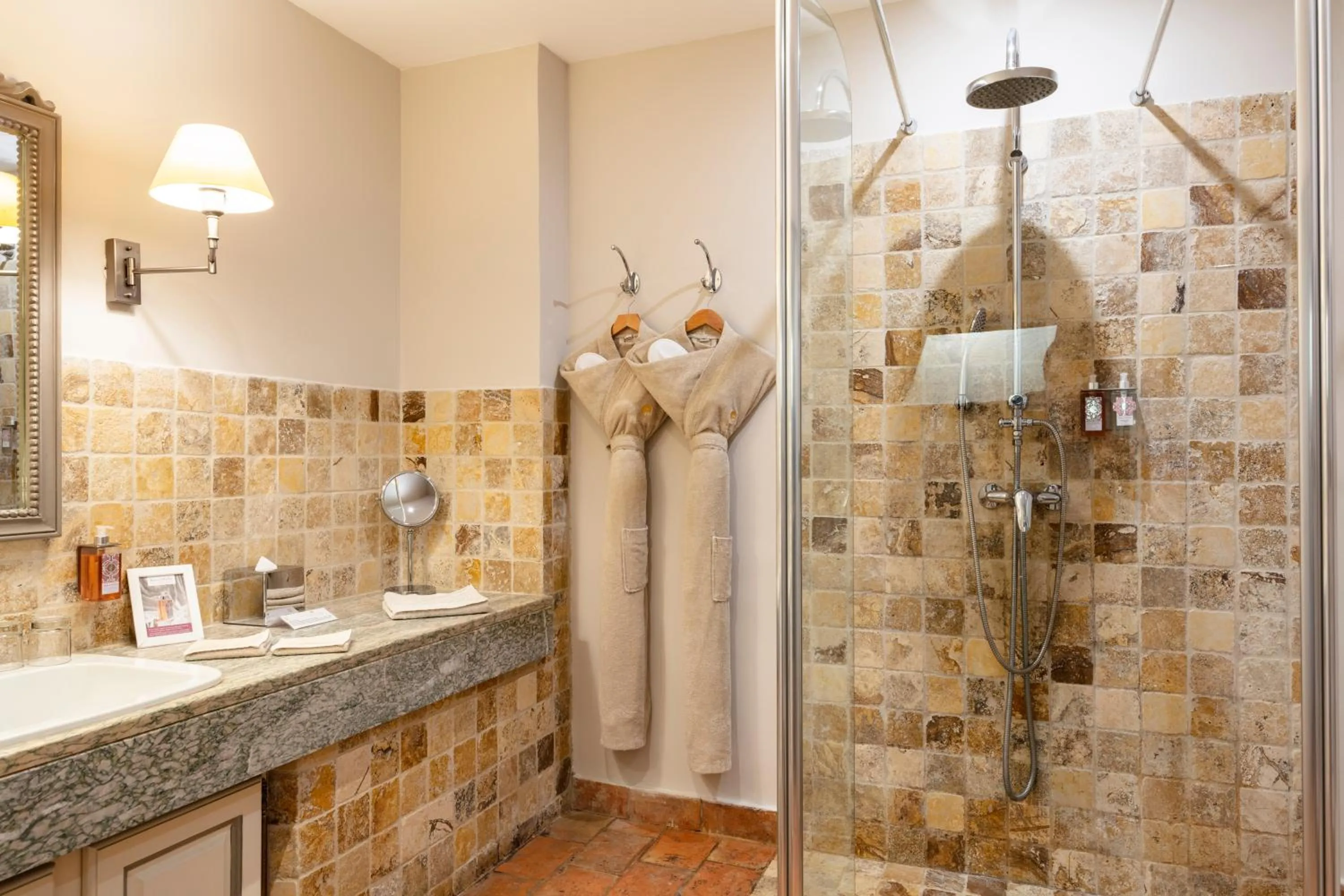 Shower in Hôtel - Restaurant & Spa La Magdeleine - Mathias Dandine