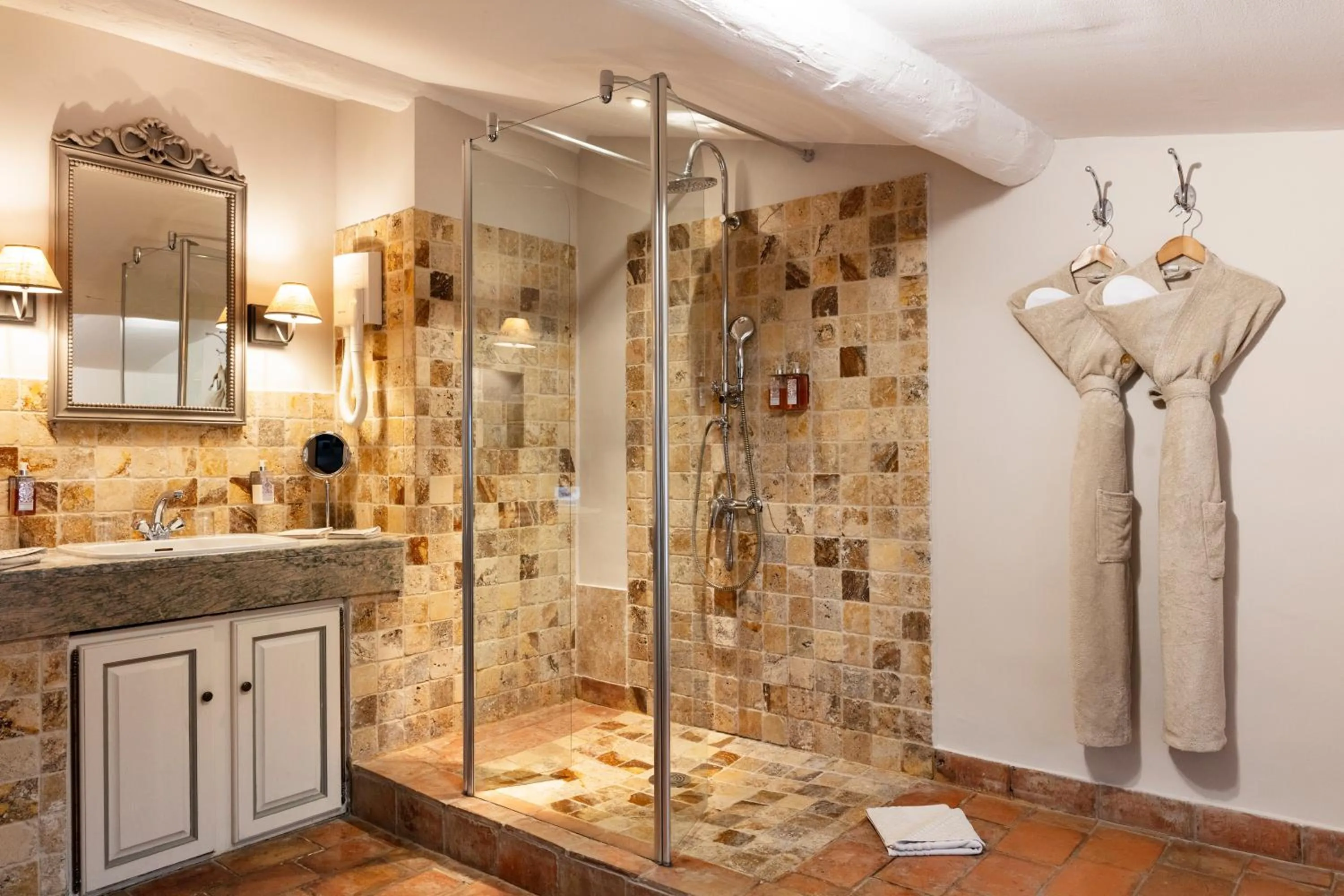 Shower in Hôtel - Restaurant & Spa La Magdeleine - Mathias Dandine