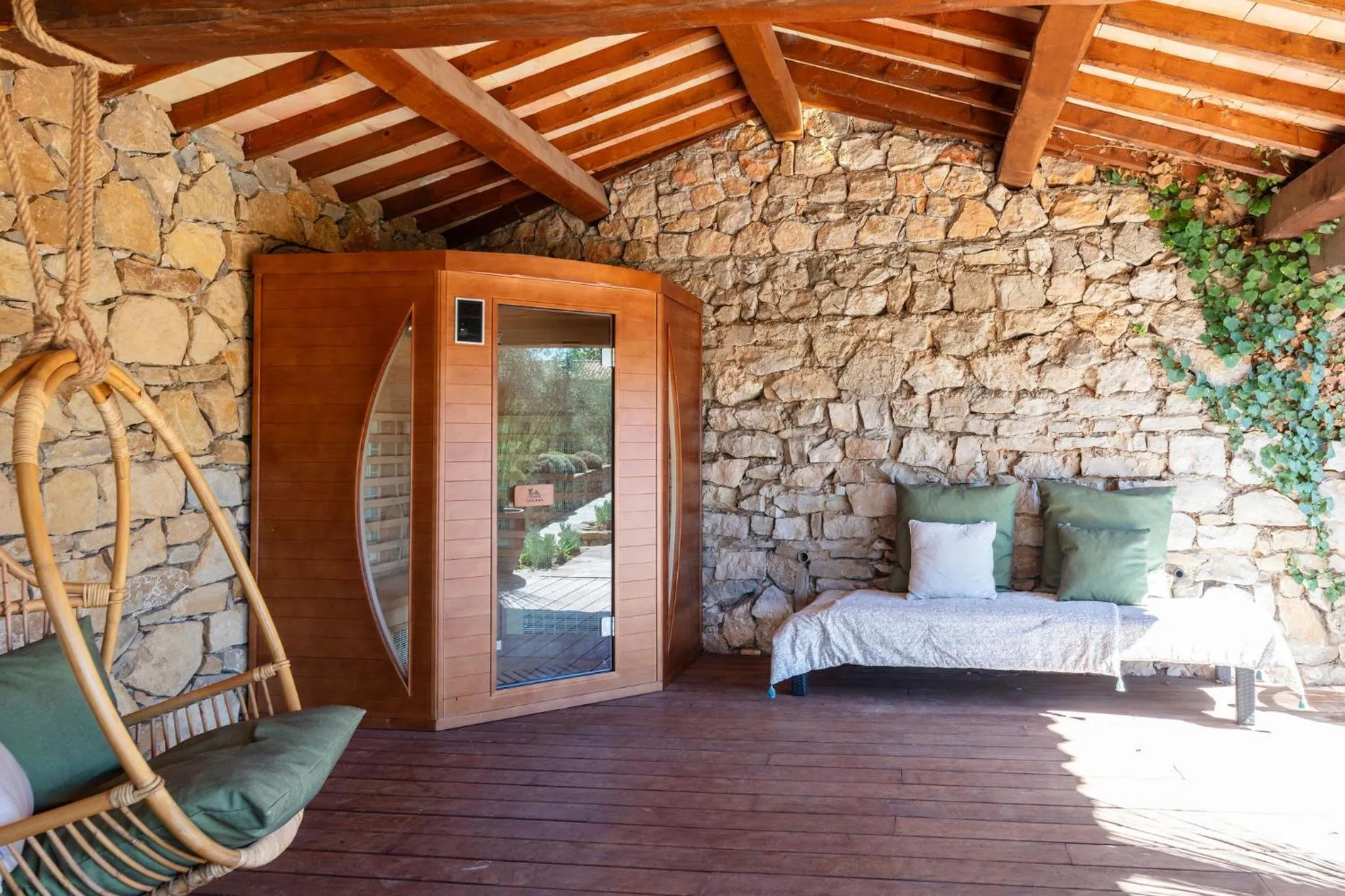 Patio, Bed in Hôtel - Restaurant & Spa La Magdeleine - Mathias Dandine