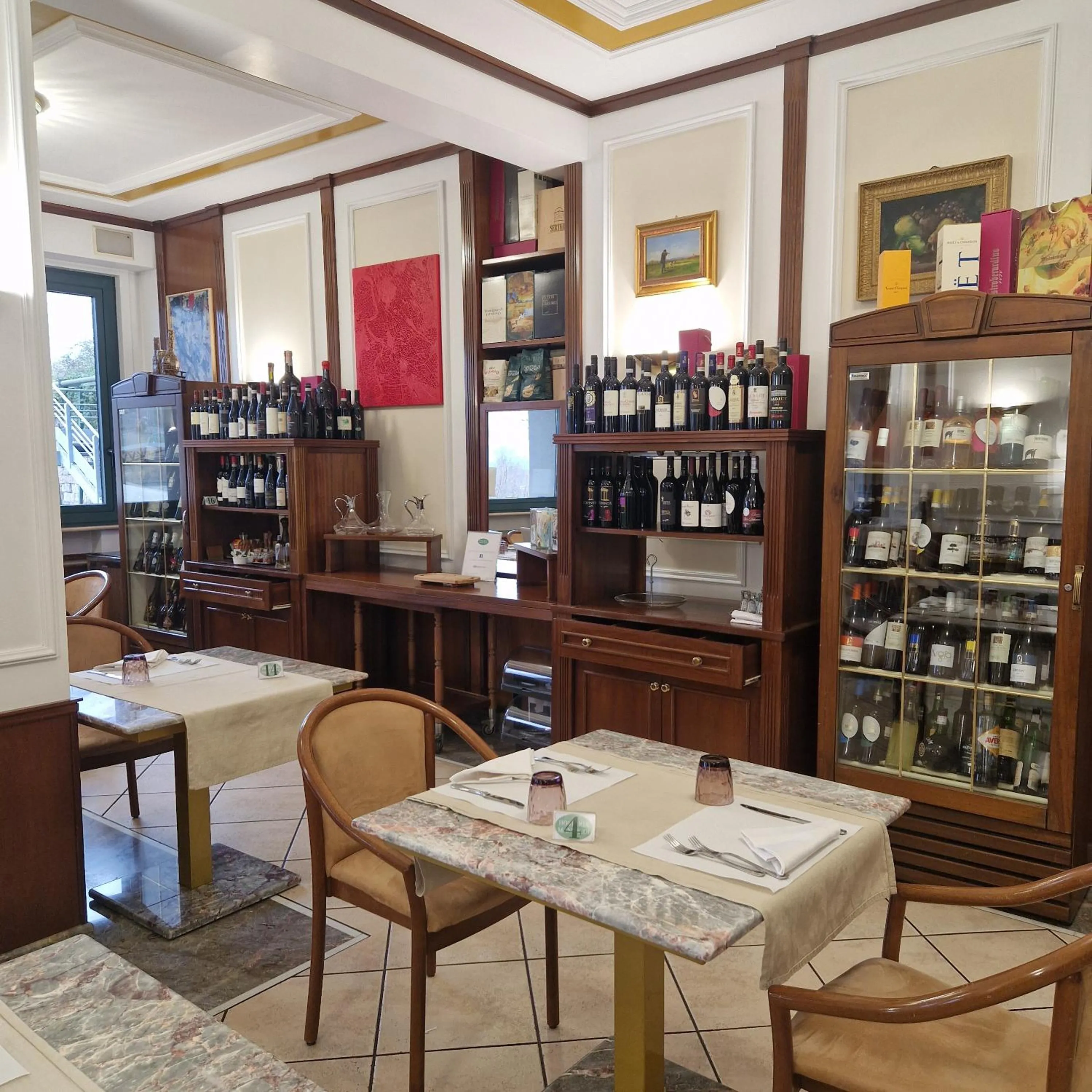 Restaurant/places to eat in Hotel Civita