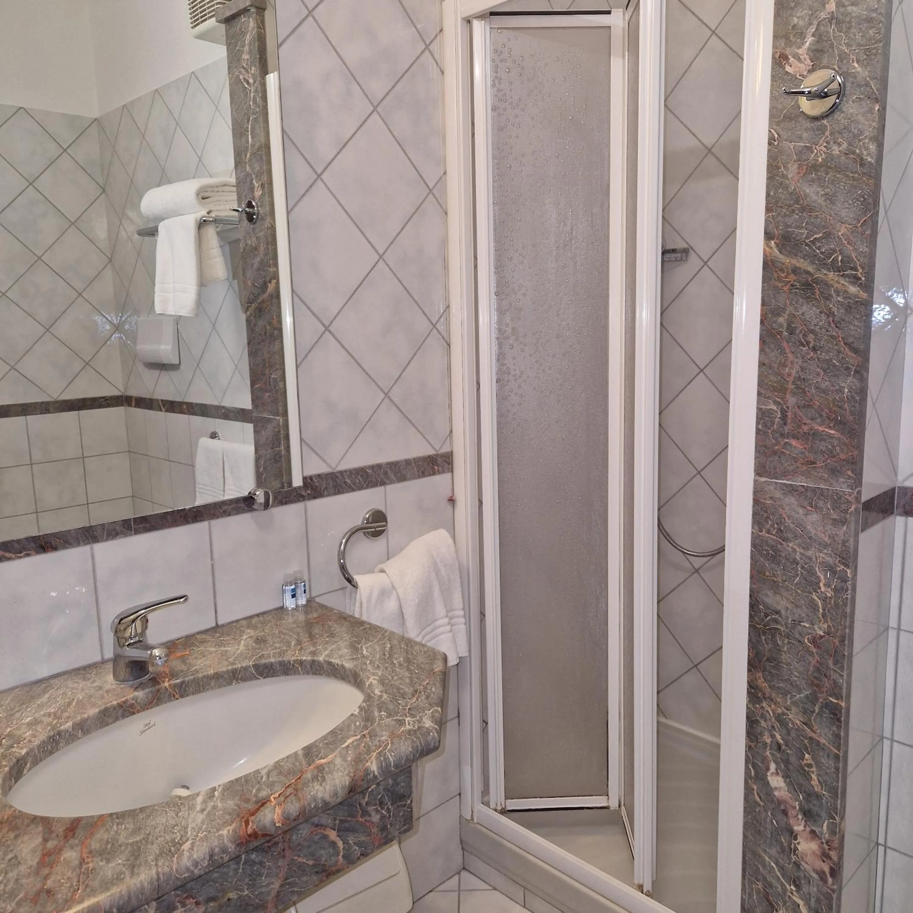 Shower in Hotel Civita